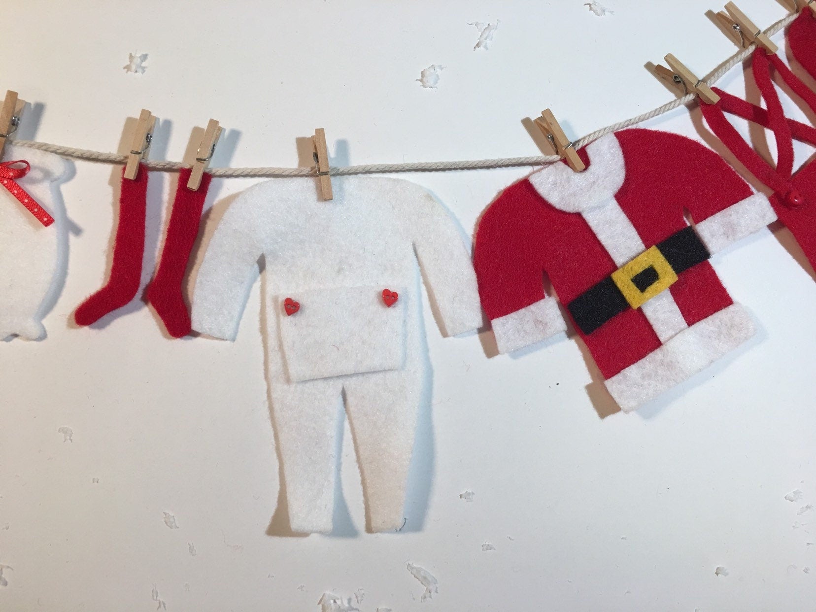 Mr. & Mrs. Santa Claus Mini Felt Laundry Clothesline Christmas decoration