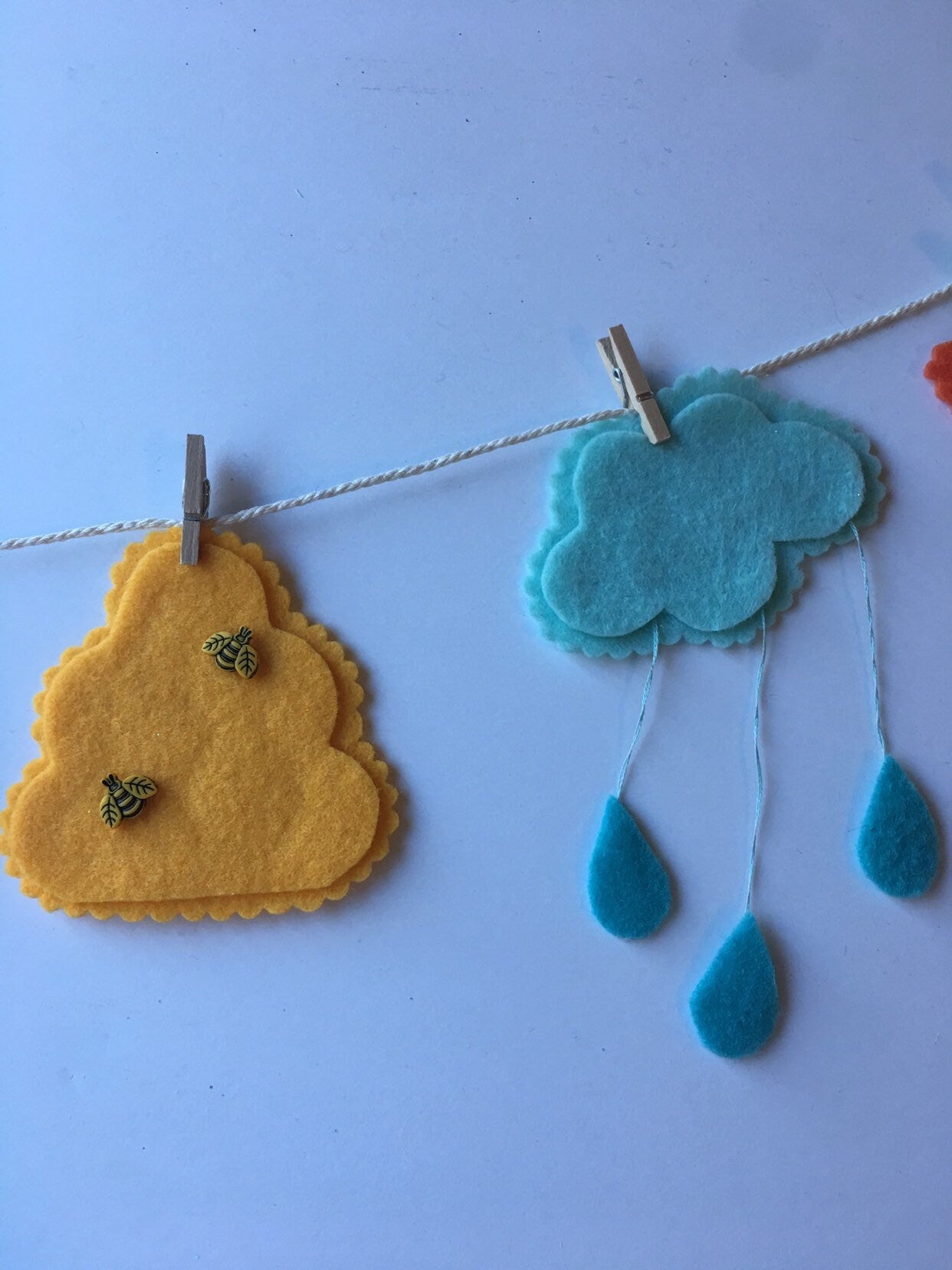 Springtime April Showers Duck Chick Bees Carrot Clothesline Banner Garland Bunting Home Decor Baby Shower Decoration