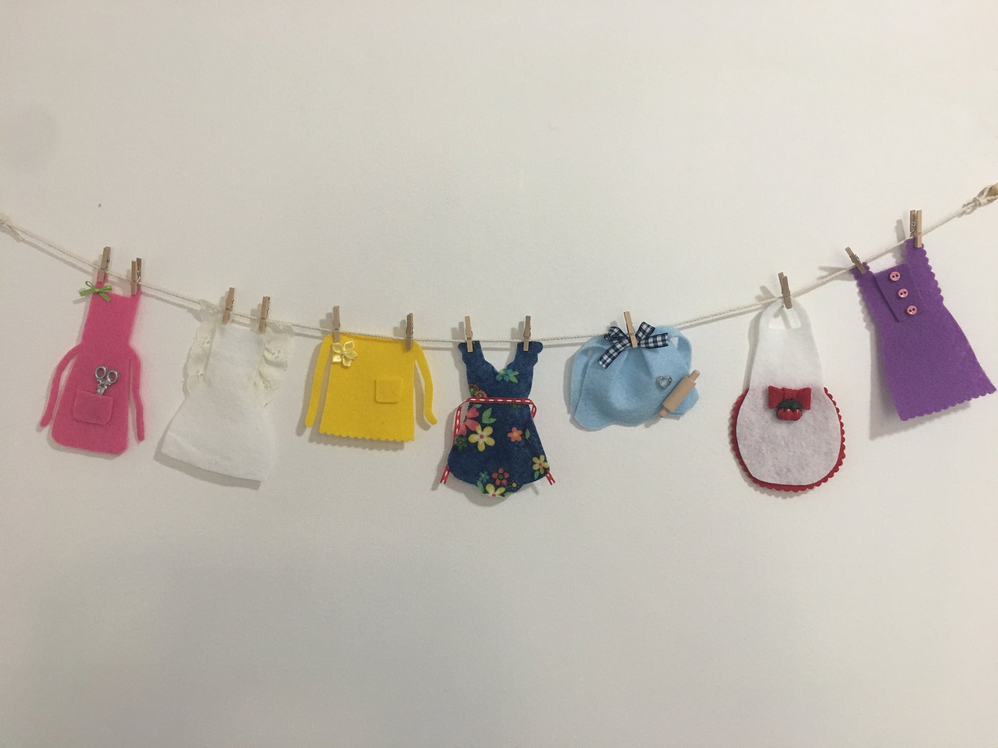 Mother's Aprons Miniature Felt Clothesline Banner Bunting Garland for Home Decor