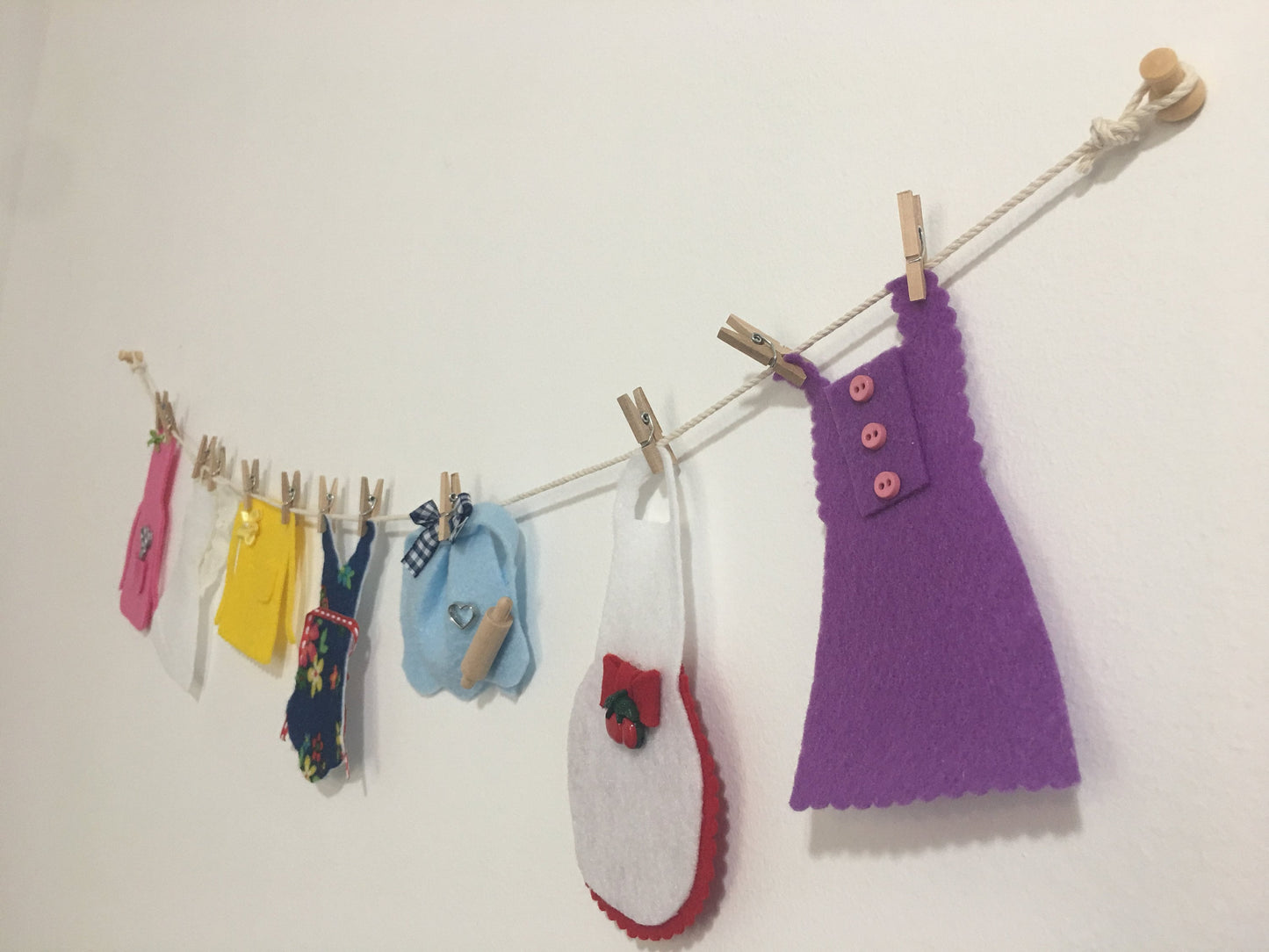 Mother's Aprons Miniature Felt Clothesline Banner Bunting Garland for Home Decor