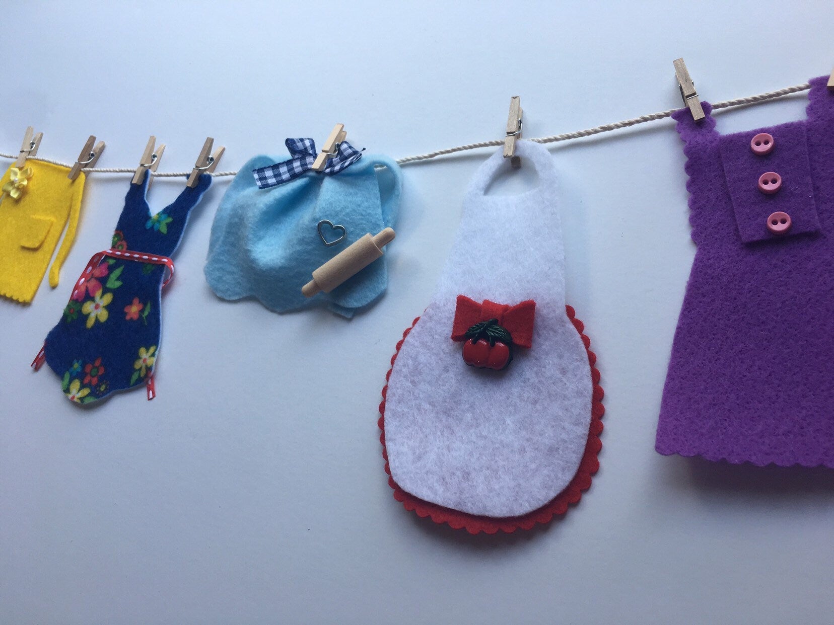 Mother's Aprons Miniature Felt Clothesline Banner Bunting Garland for Home Decor