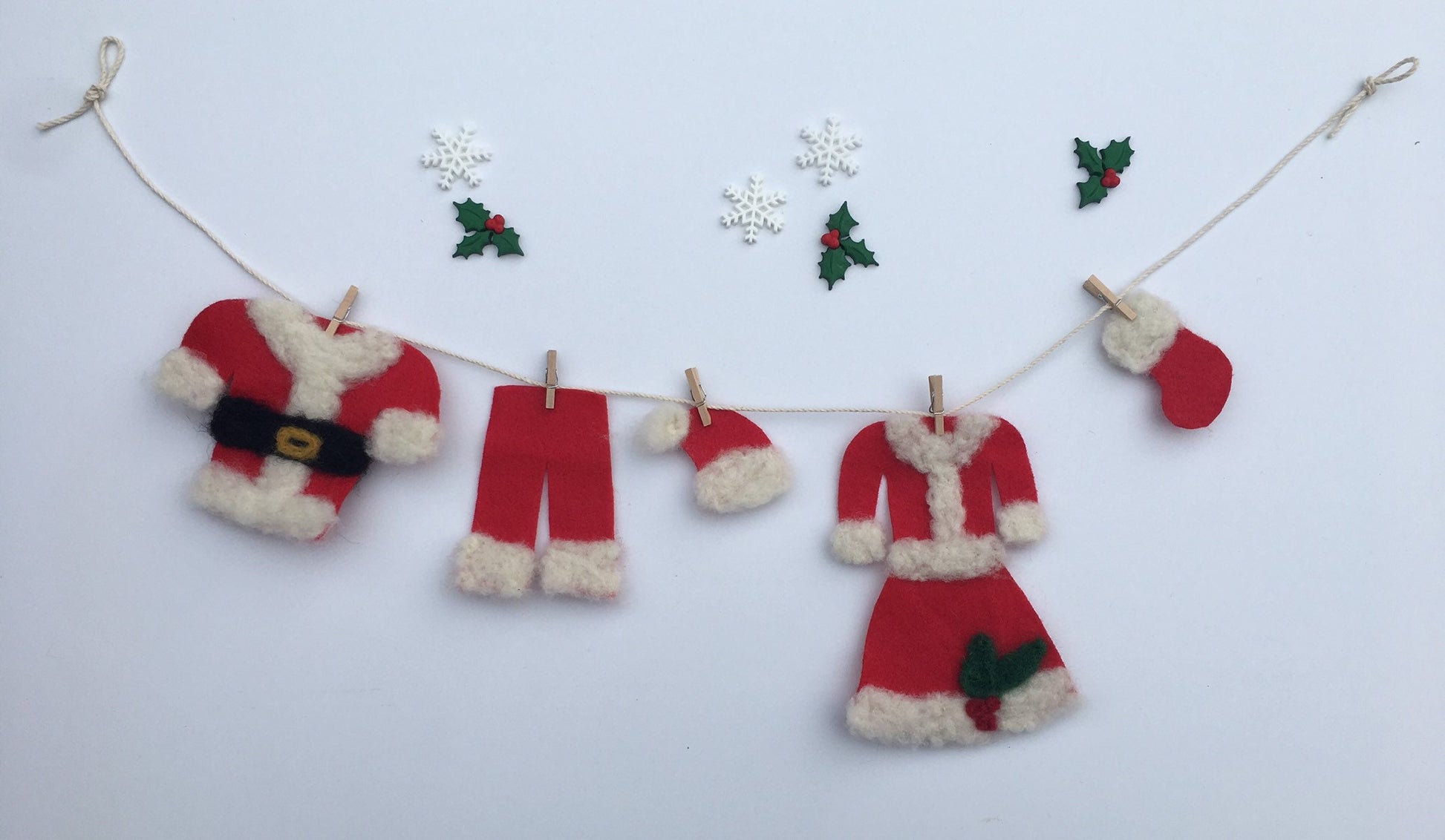 Miniature Felted Santa & Mrs. Claus Clothesline Banner Christmas Decoration Bunting Garland Wall Hanging