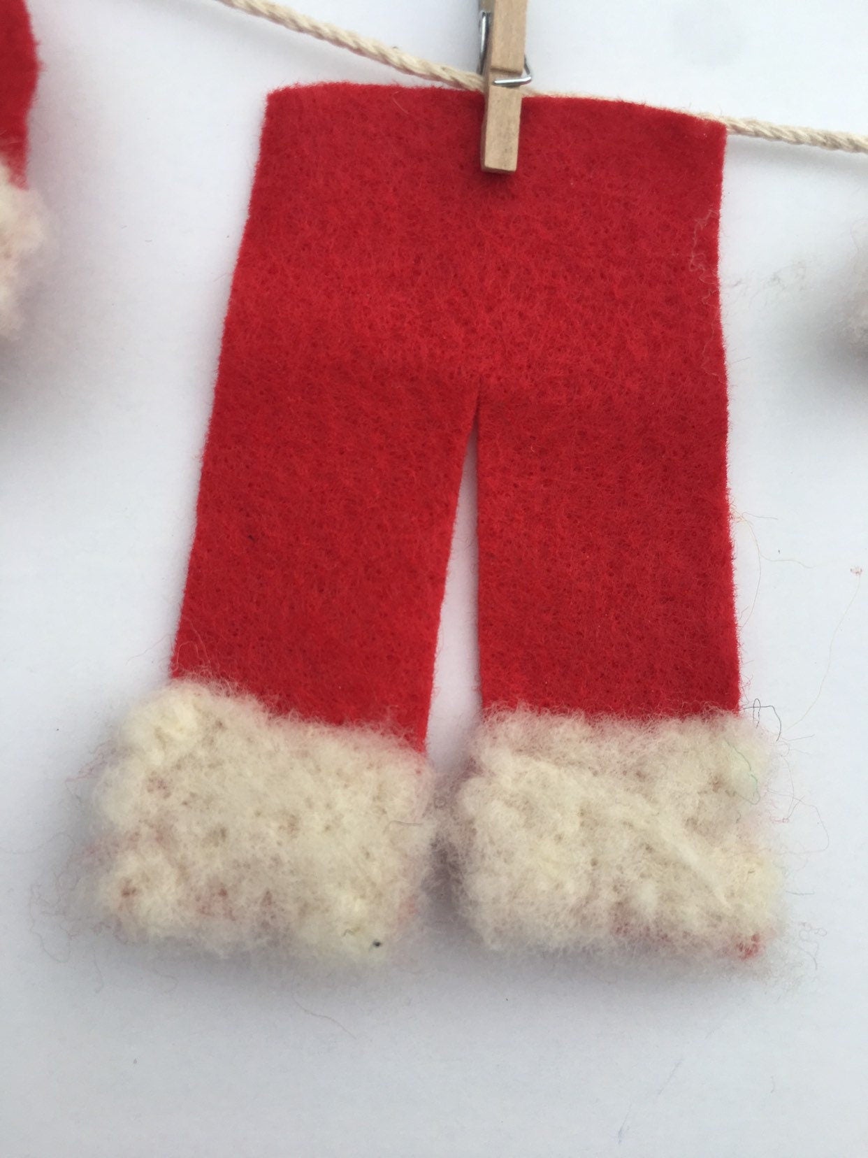 Miniature Felted Santa & Mrs. Claus Clothesline Banner Christmas Decoration Bunting Garland Wall Hanging