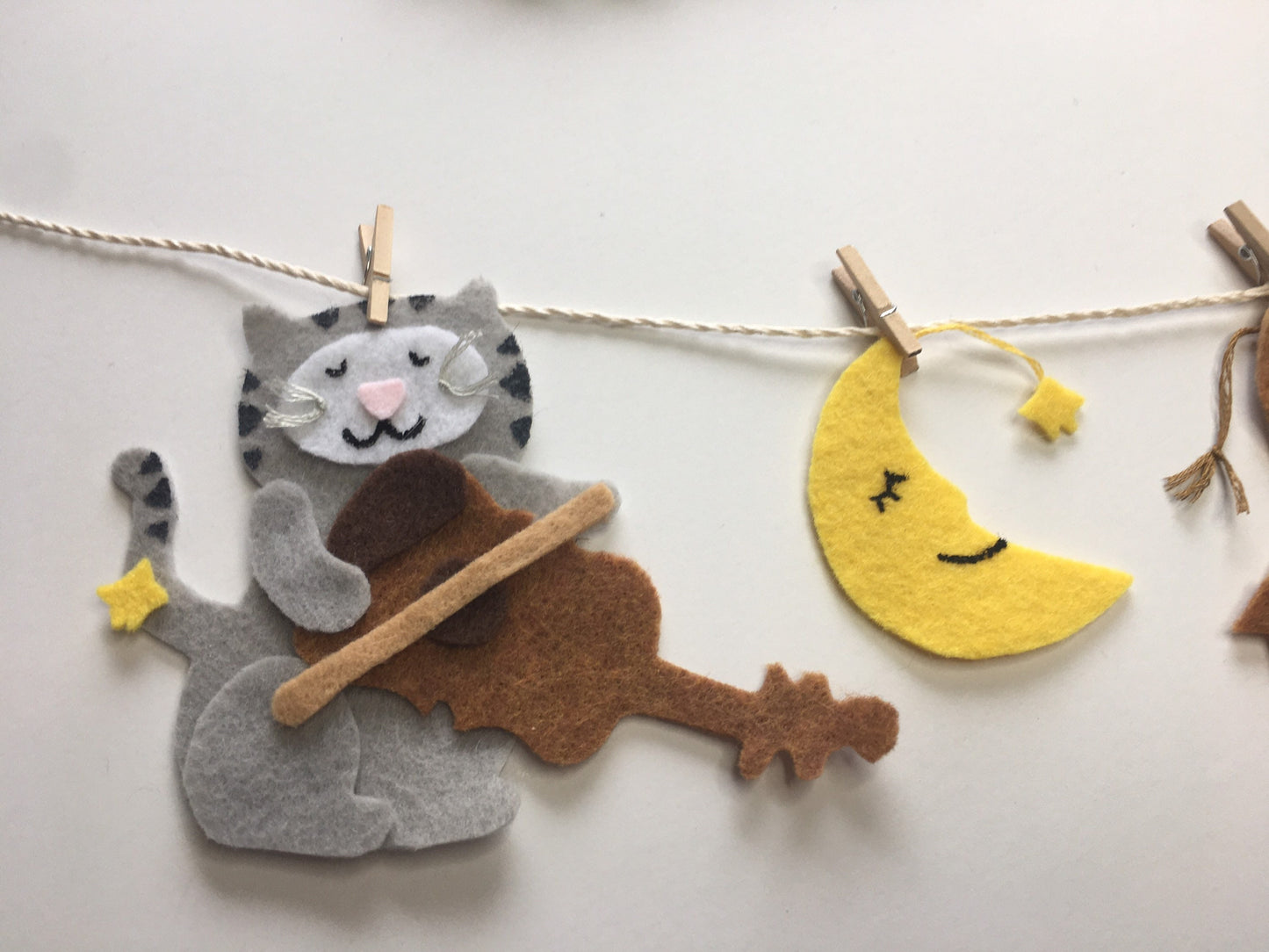 Hey Diddle Diddle Felt Miniature Nursery Clothesline Banner Garland Bunting Wall Hanging Decoration