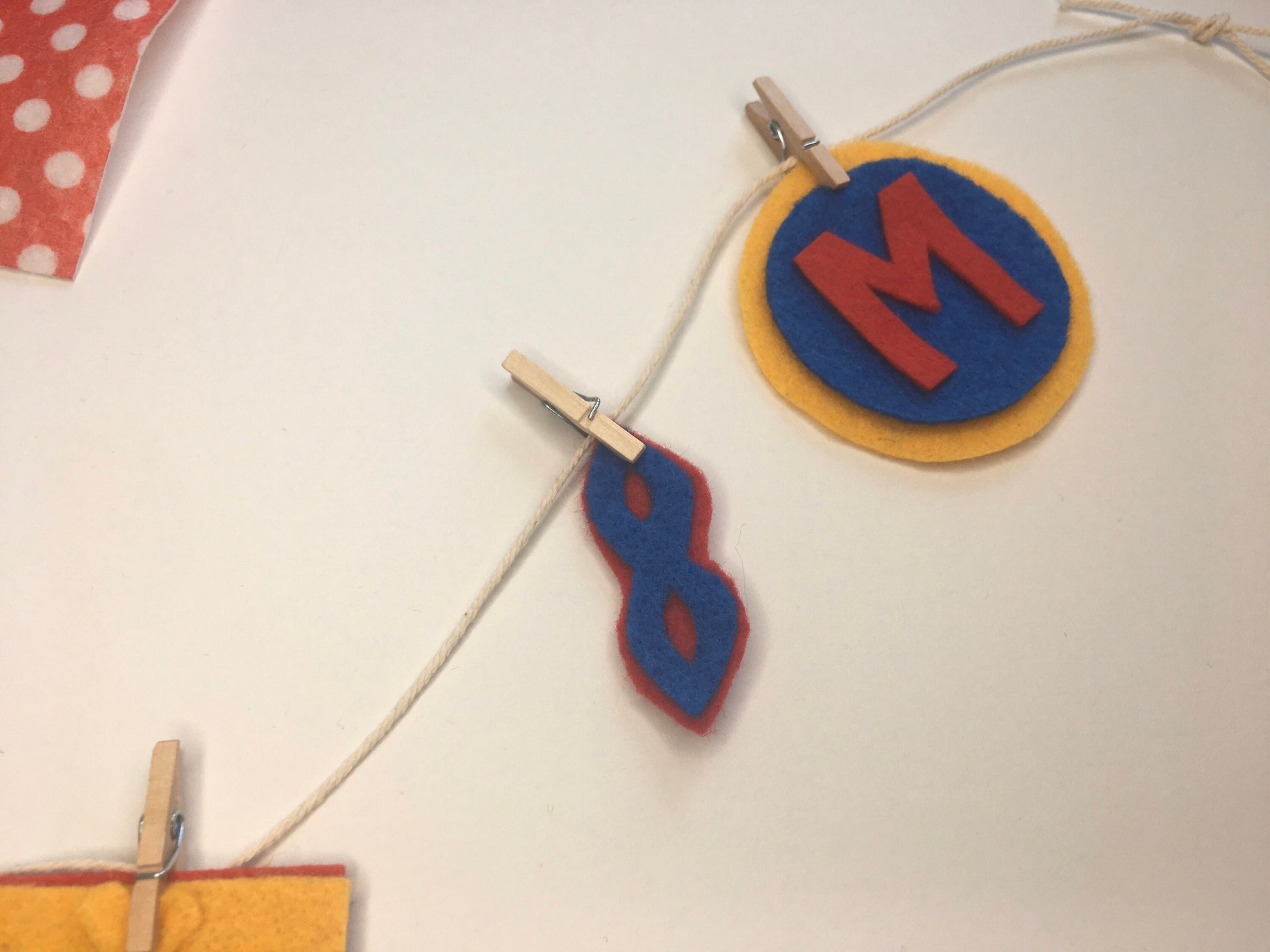 Super Mom Miniature Felt Clothesline Banner Garland Bunting Wall Hanging Decoration for Mother’s Day Gift