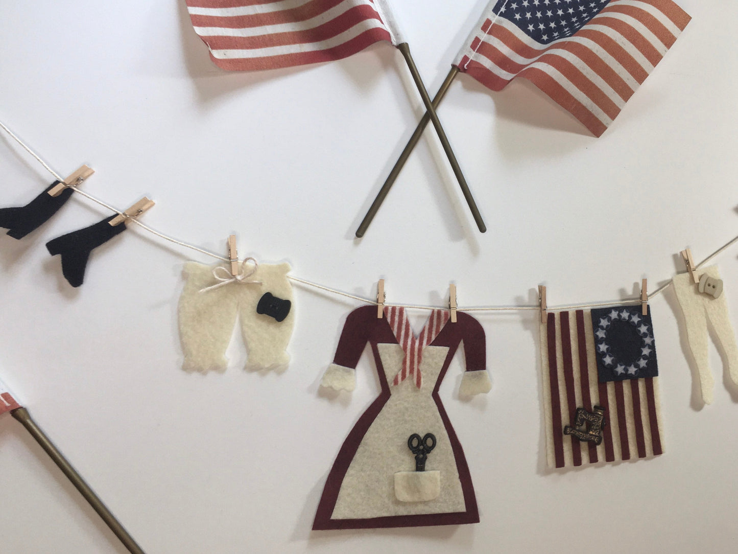 Betsy Ross’ Miniature Felt Clothesline Americana Banner Fourth of July Wall Hanging Garland