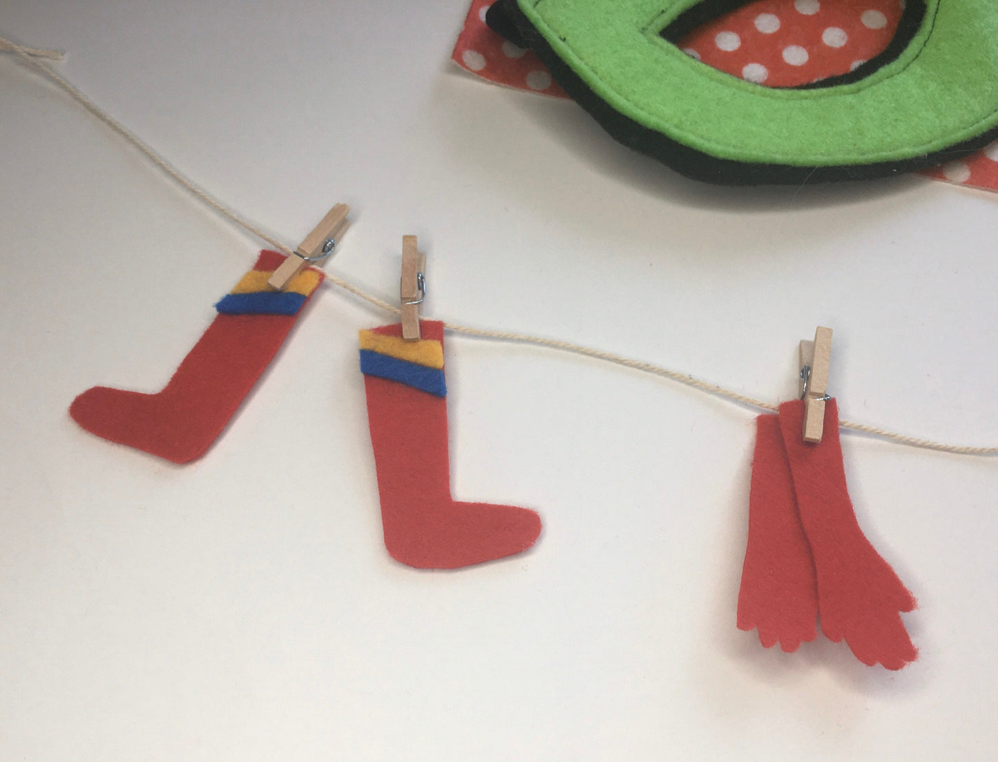 Super Mom Miniature Felt Clothesline Banner Garland Bunting Wall Hanging Decoration for Mother’s Day Gift