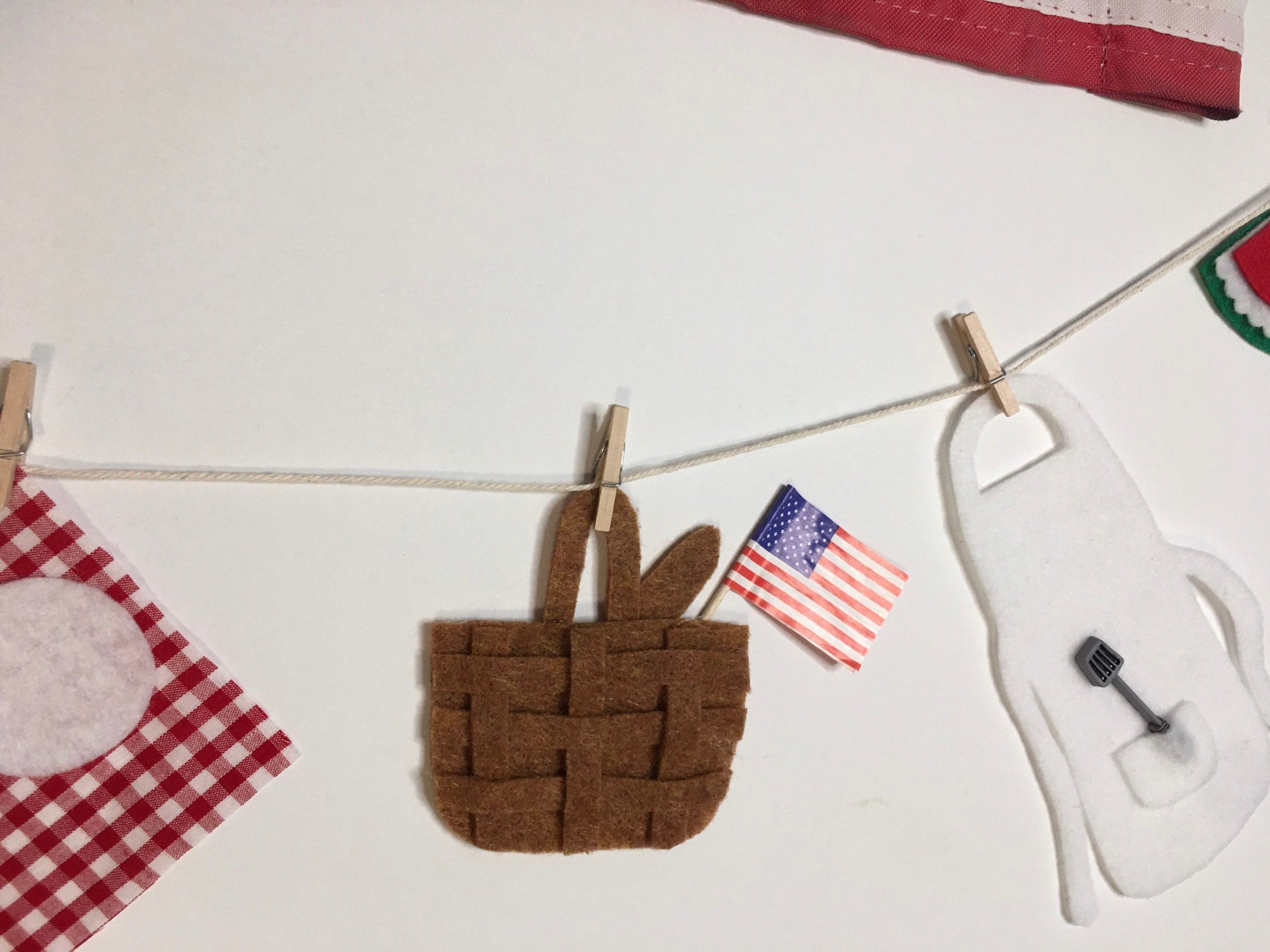 Summer Barbeque Miniature Felt Clothesline Garland Wall Hanging Decoration