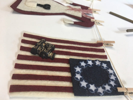 Betsy Ross’ Miniature Felt Clothesline Americana Banner Fourth of July Wall Hanging Garland