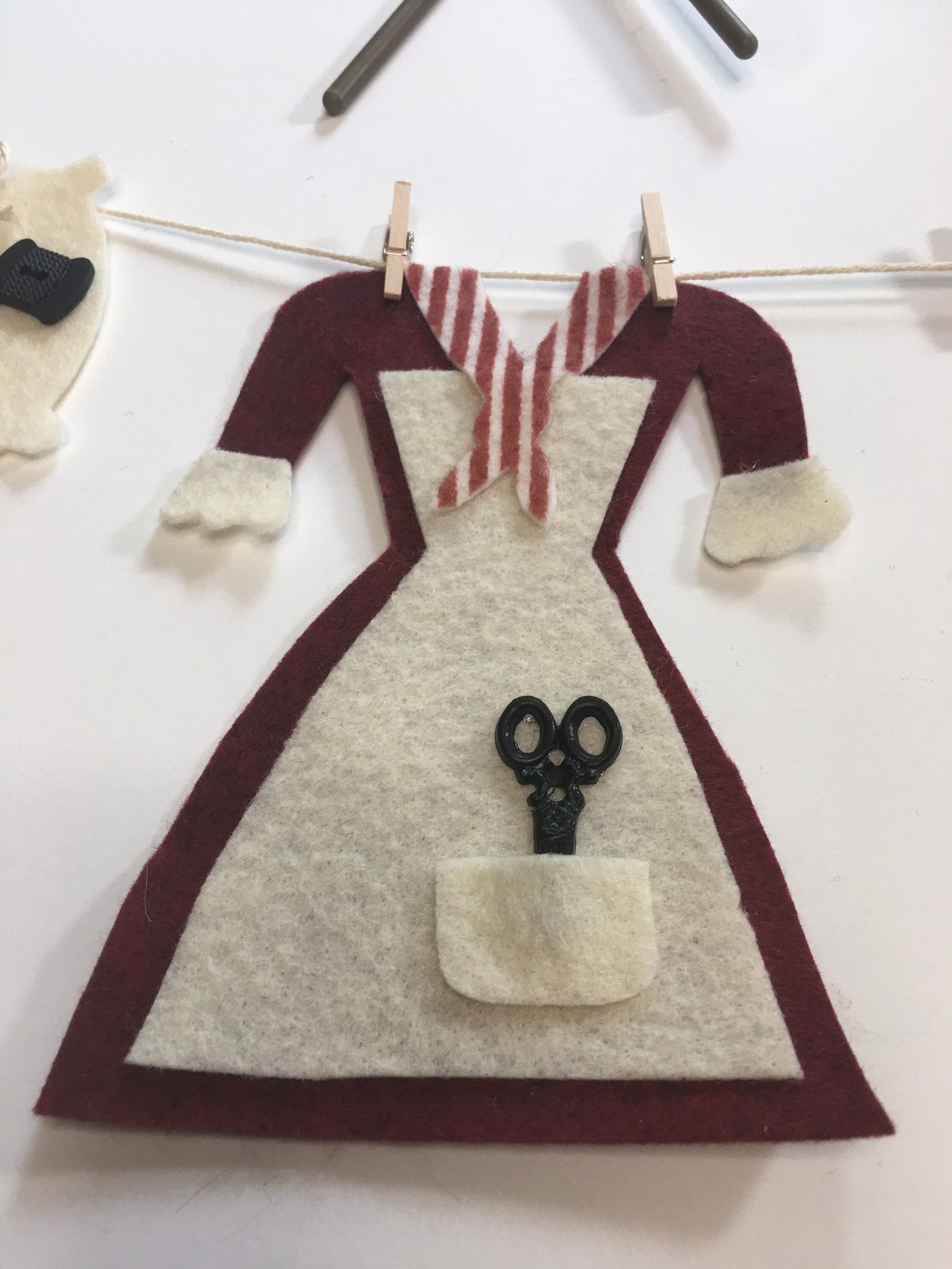 Betsy Ross’ Miniature Felt Clothesline Americana Banner Fourth of July Wall Hanging Garland