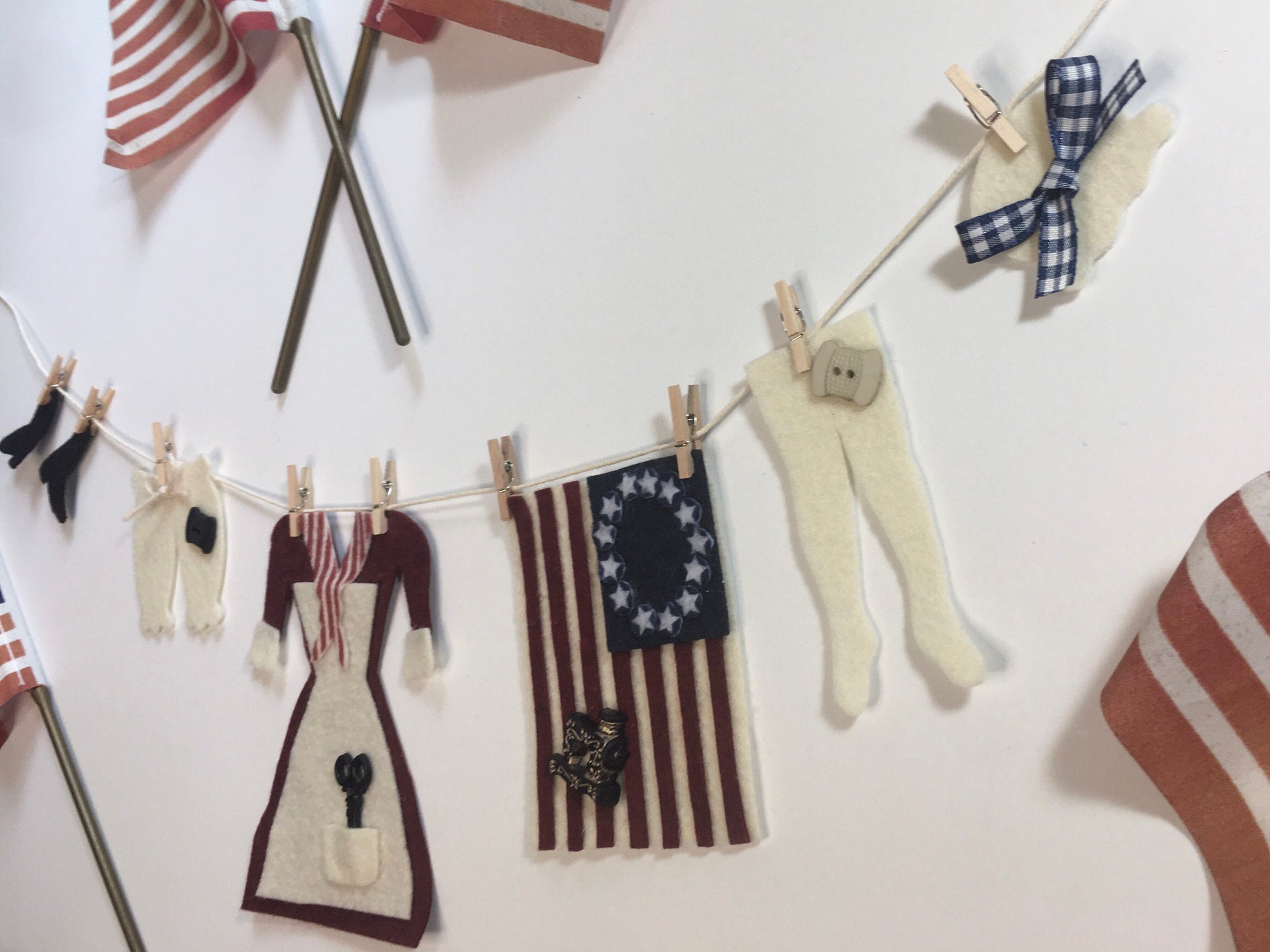 Betsy Ross’ Miniature Felt Clothesline Americana Banner Fourth of July Wall Hanging Garland