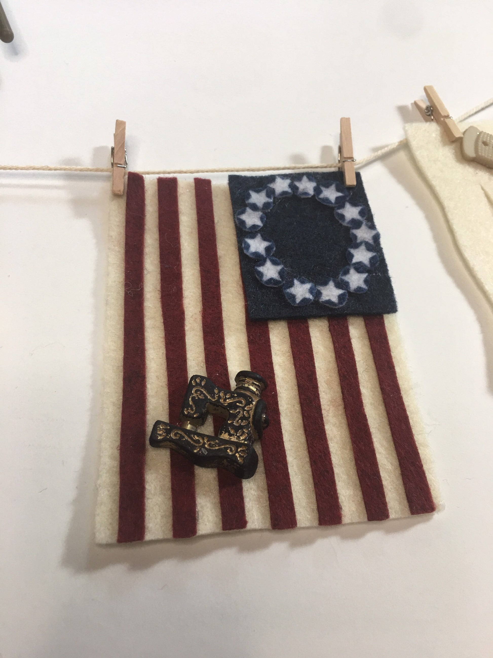 Betsy Ross’ Miniature Felt Clothesline Americana Banner Fourth of July Wall Hanging Garland