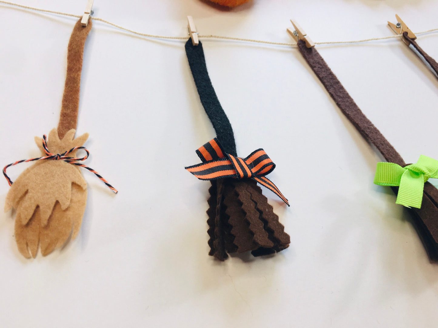 Felt Witch’s Brooms Miniature Clothesline Banner Halloween Garland Bunting Wall Hanging Decoration