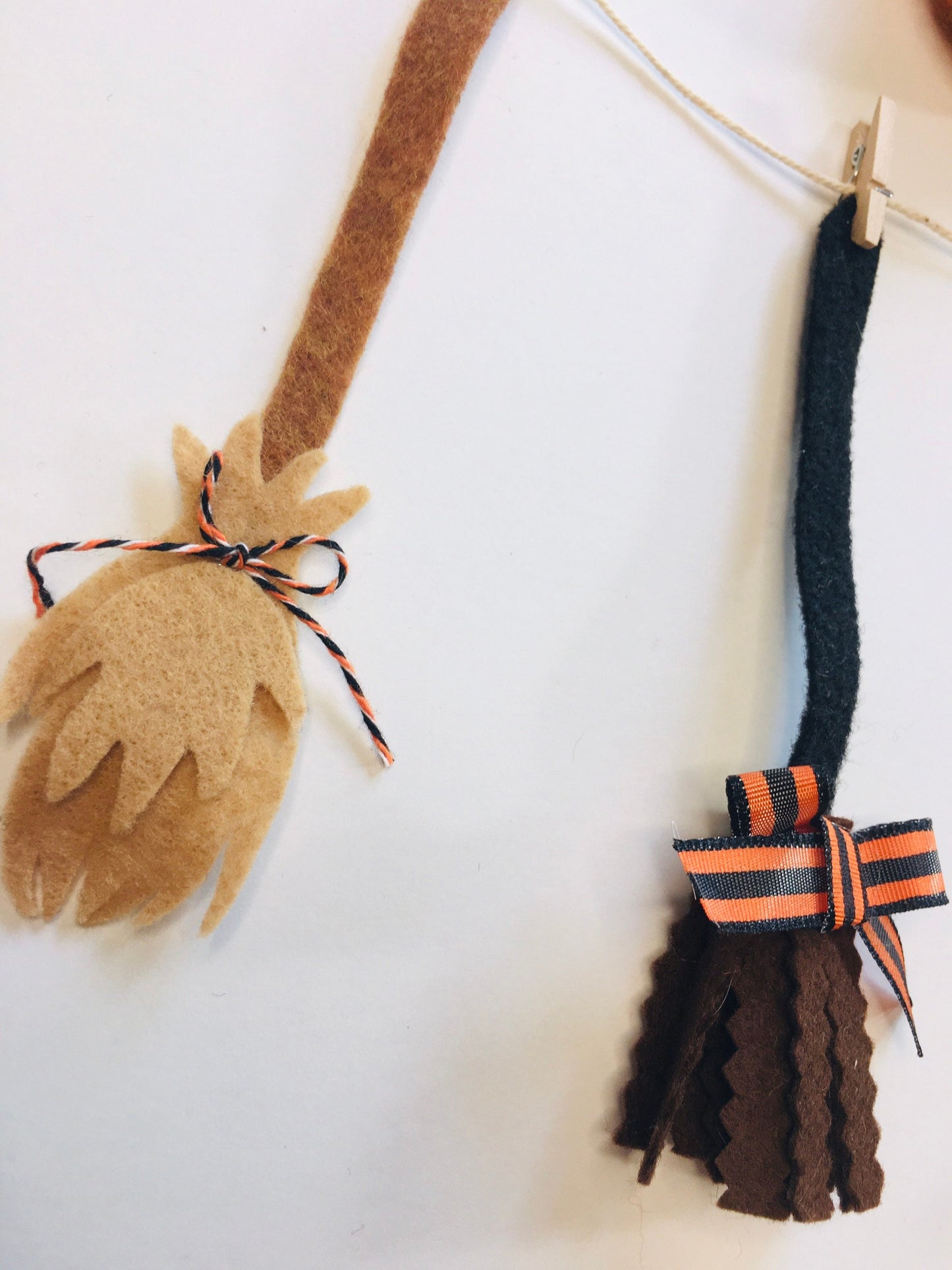 Felt Witch’s Brooms Miniature Clothesline Banner Halloween Garland Bunting Wall Hanging Decoration
