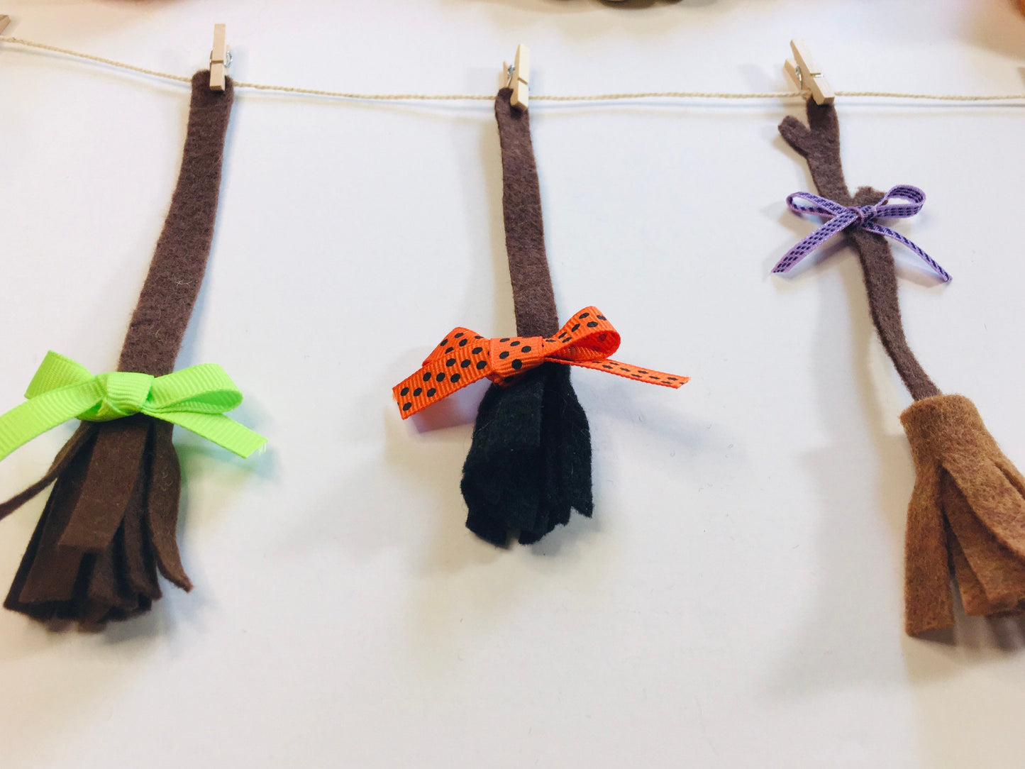 Felt Witch’s Brooms Miniature Clothesline Banner Halloween Garland Bunting Wall Hanging Decoration
