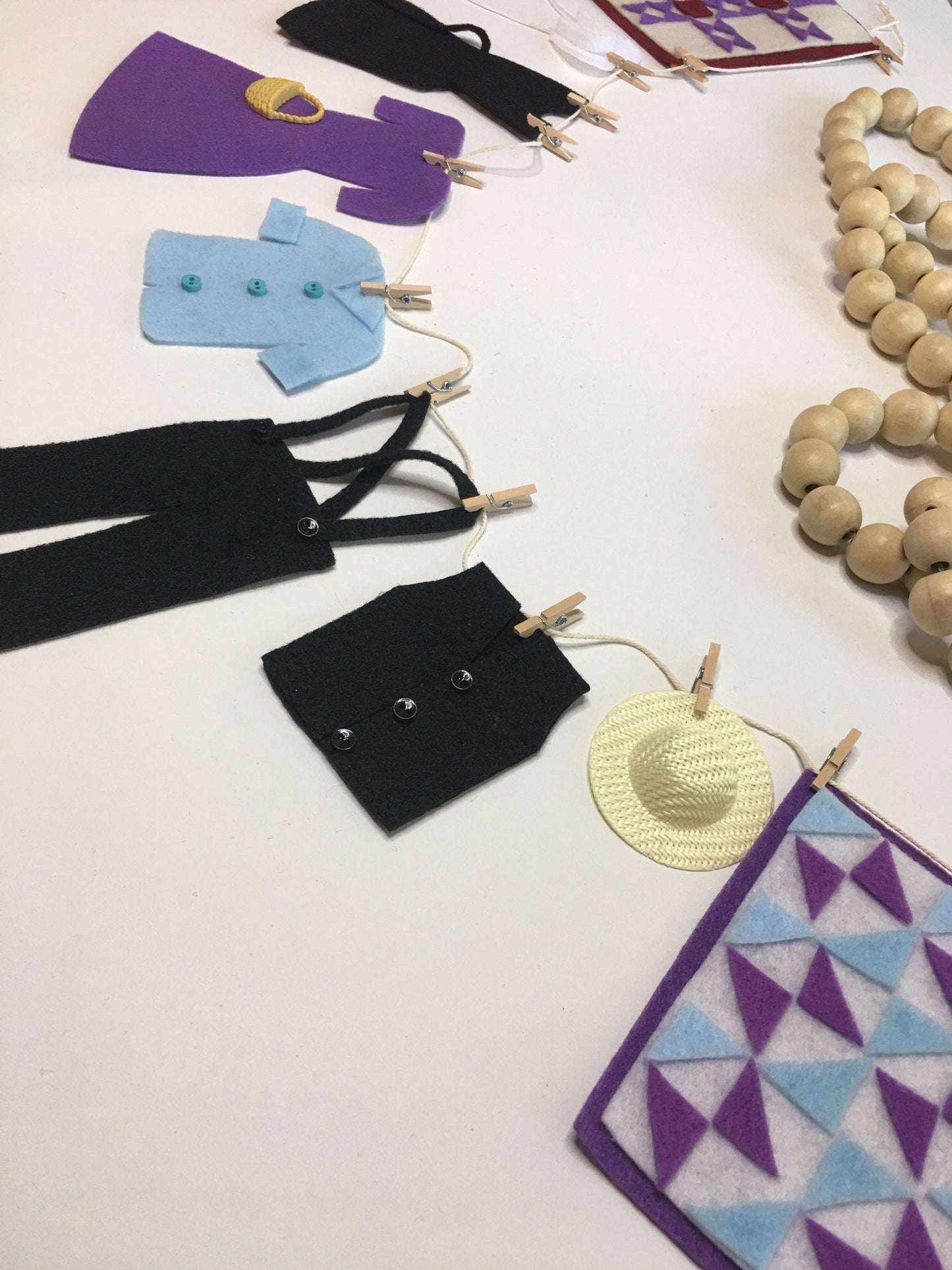 Miniature Amish Felt Clothesline Banner Garland Bunting Wall Hanging Decoration