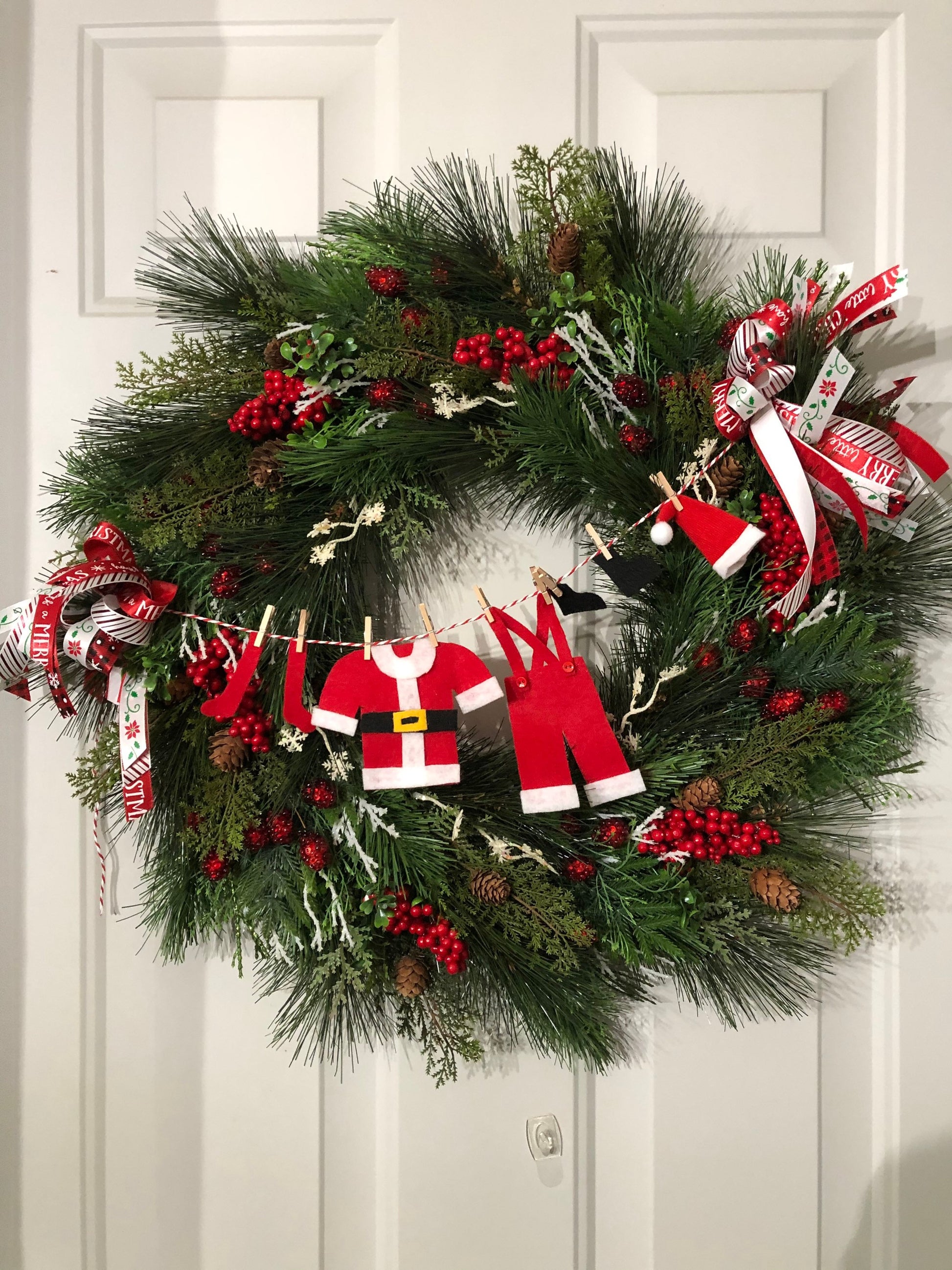 Christmas Wreath with Santa Clothesline Banner