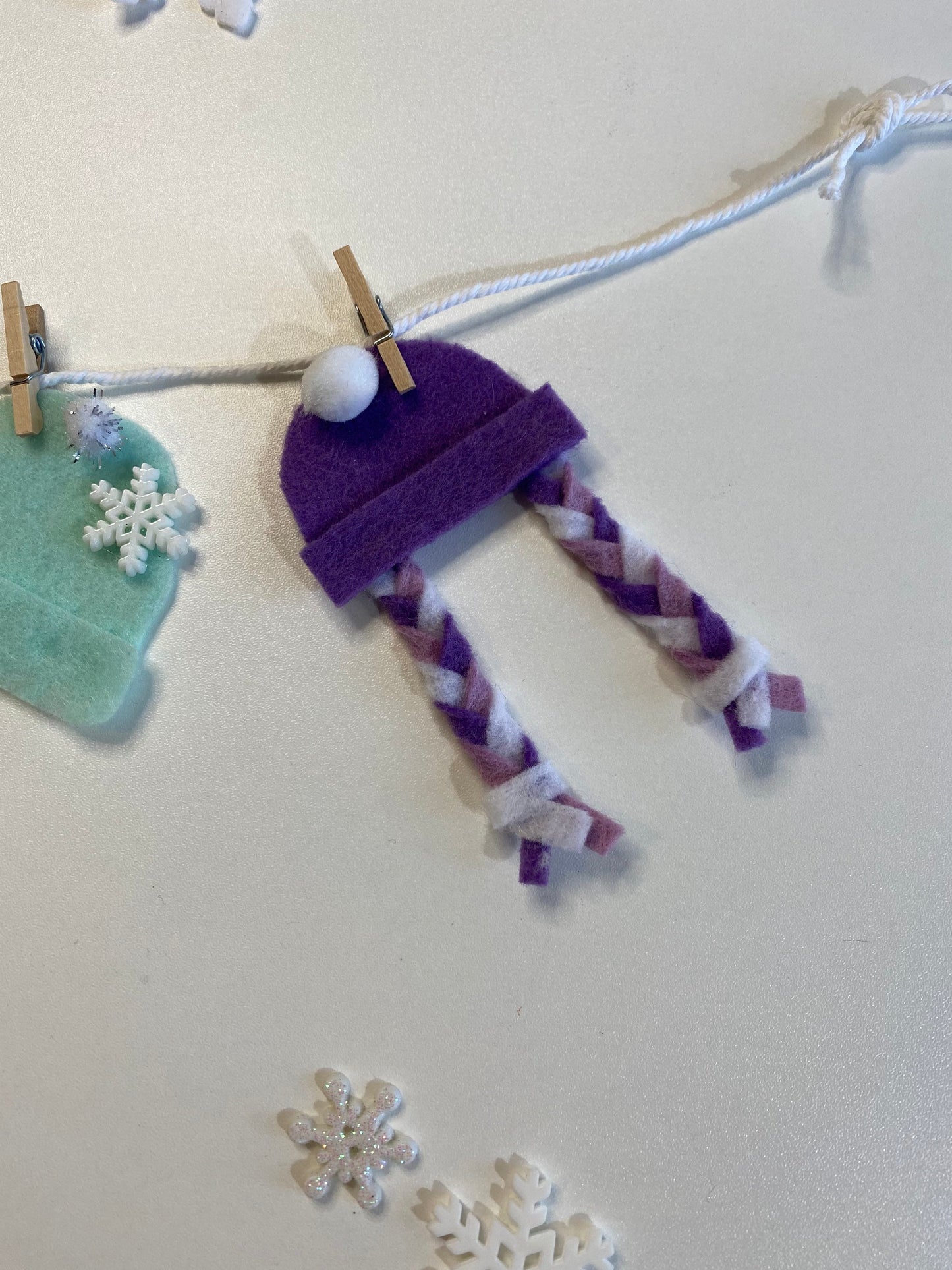 Felt Winter Hat Miniature Clothesline Banner Garland Bunting Wall Hanging Decoration