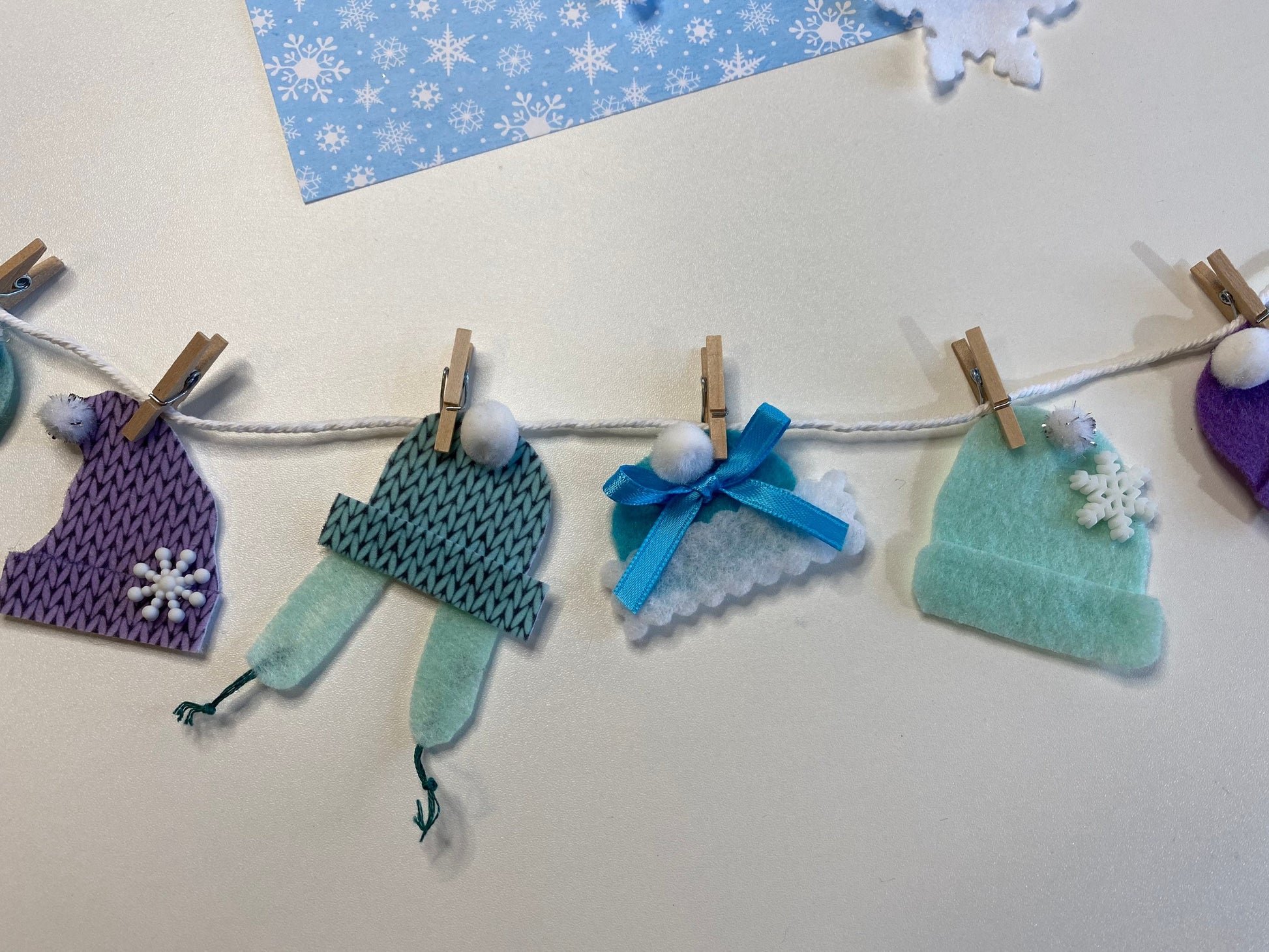 Felt Winter Hat Miniature Clothesline Banner Garland Bunting Wall Hanging Decoration