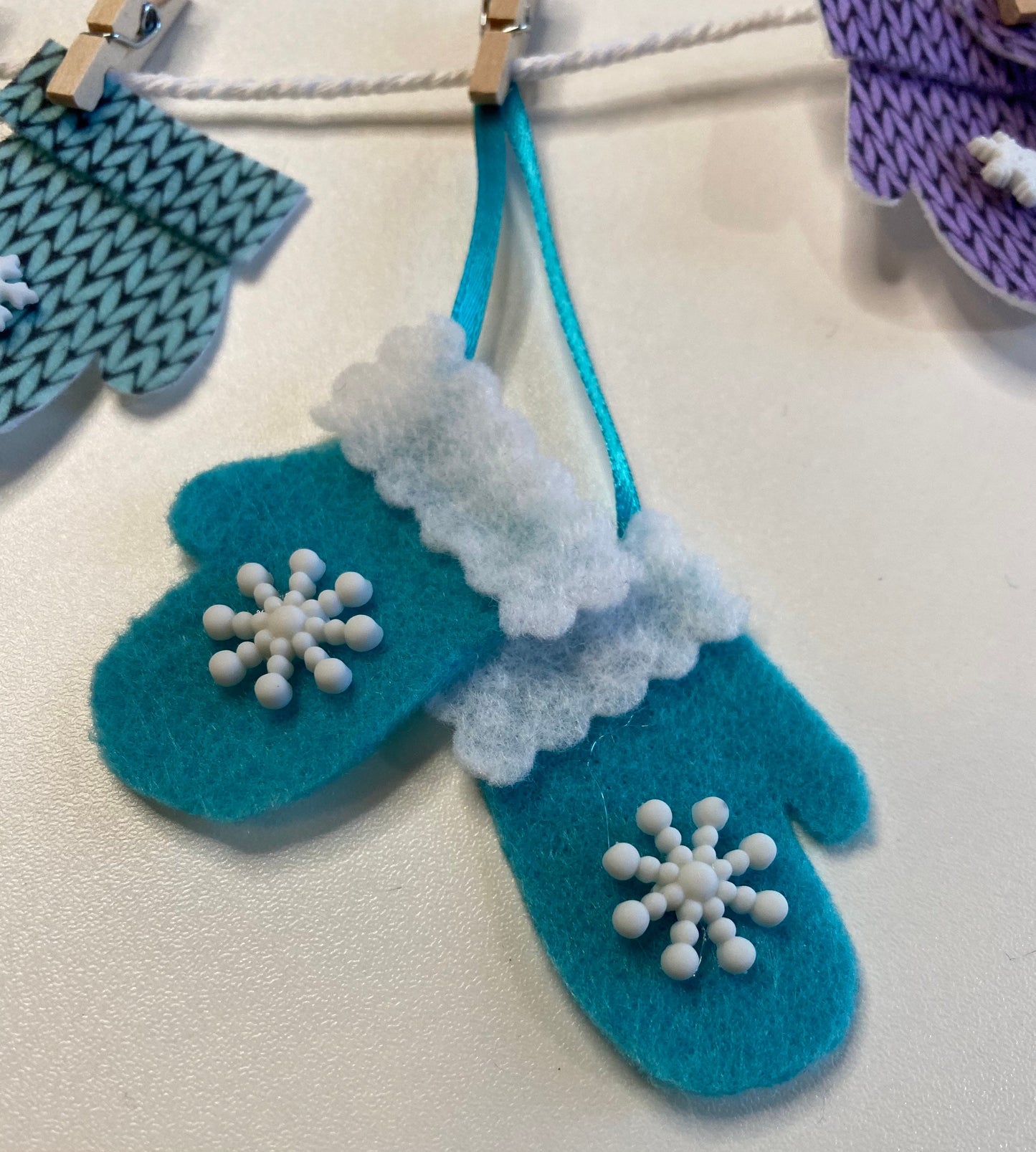 Winter Mittens Miniature Felt Clothesline Banner Garland Bunting Wall Hanging for Decoration