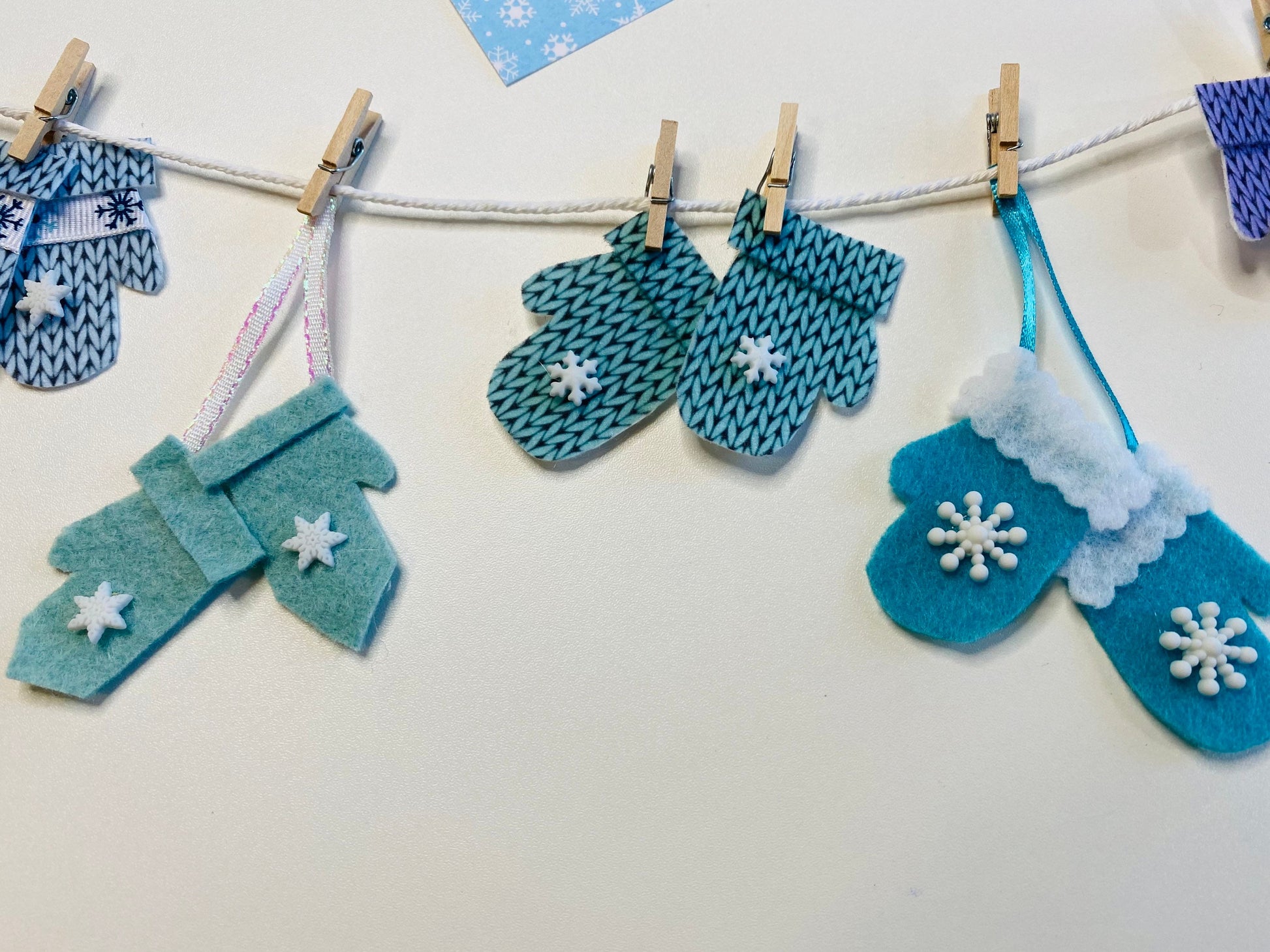 Winter Mittens Miniature Felt Clothesline Banner Garland Bunting Wall Hanging for Decoration