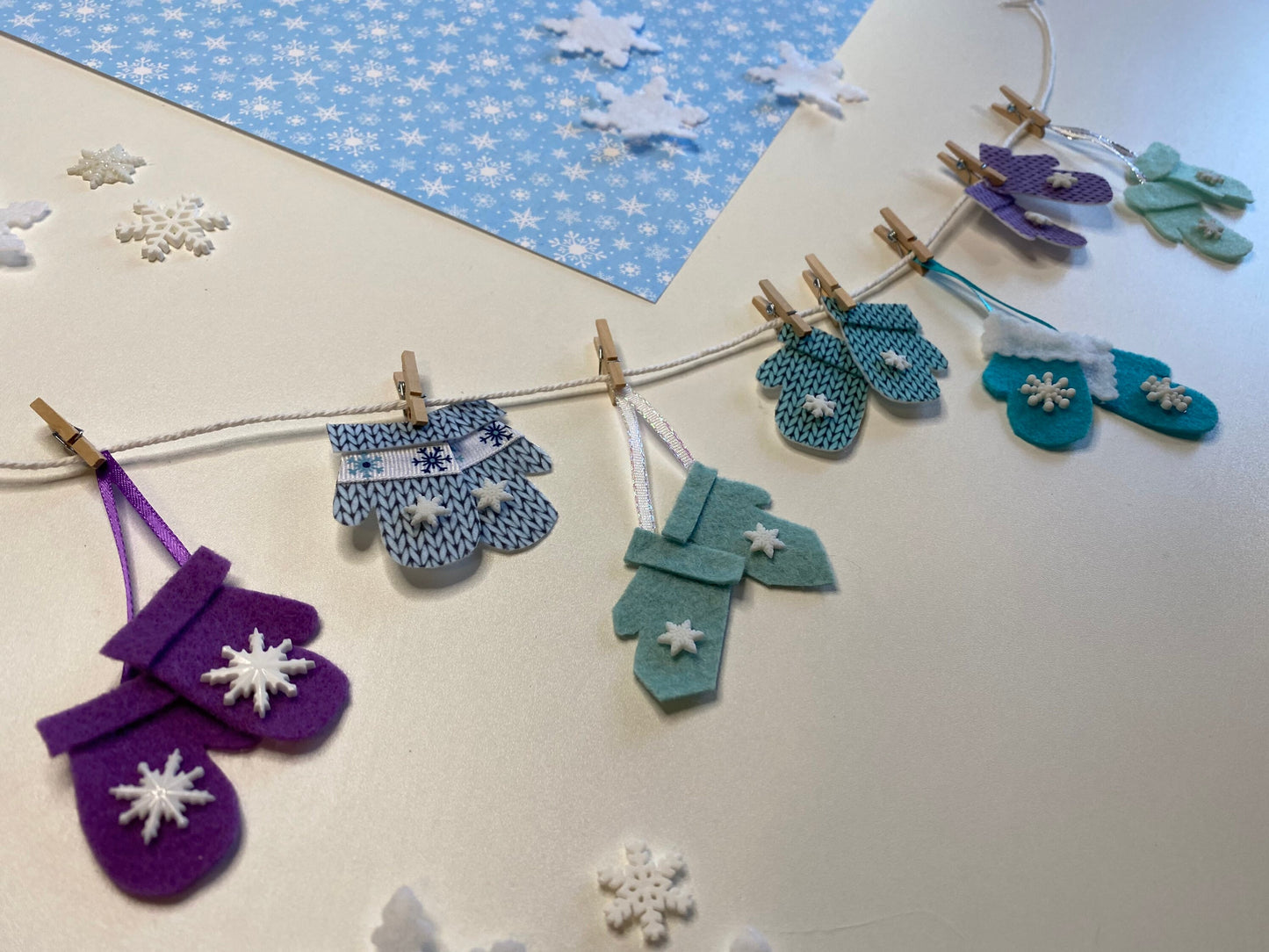 Winter Mittens Miniature Felt Clothesline Banner Garland Bunting Wall Hanging for Decoration