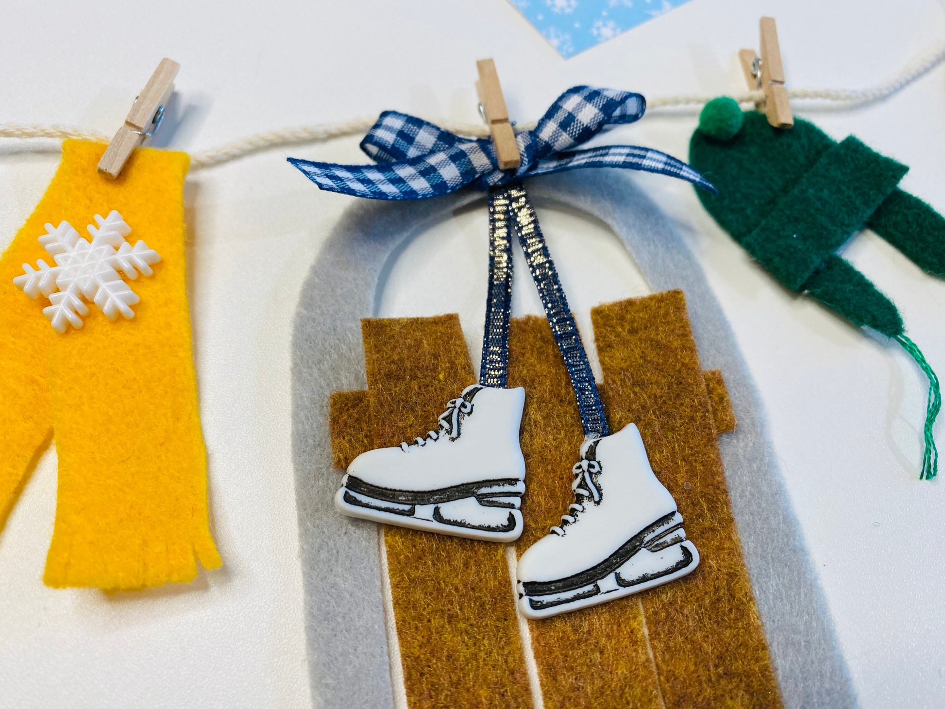 Old Fashioned Winter Miniature Felt Clothesline Garland Banner Bunting Wall Hanging Decoration