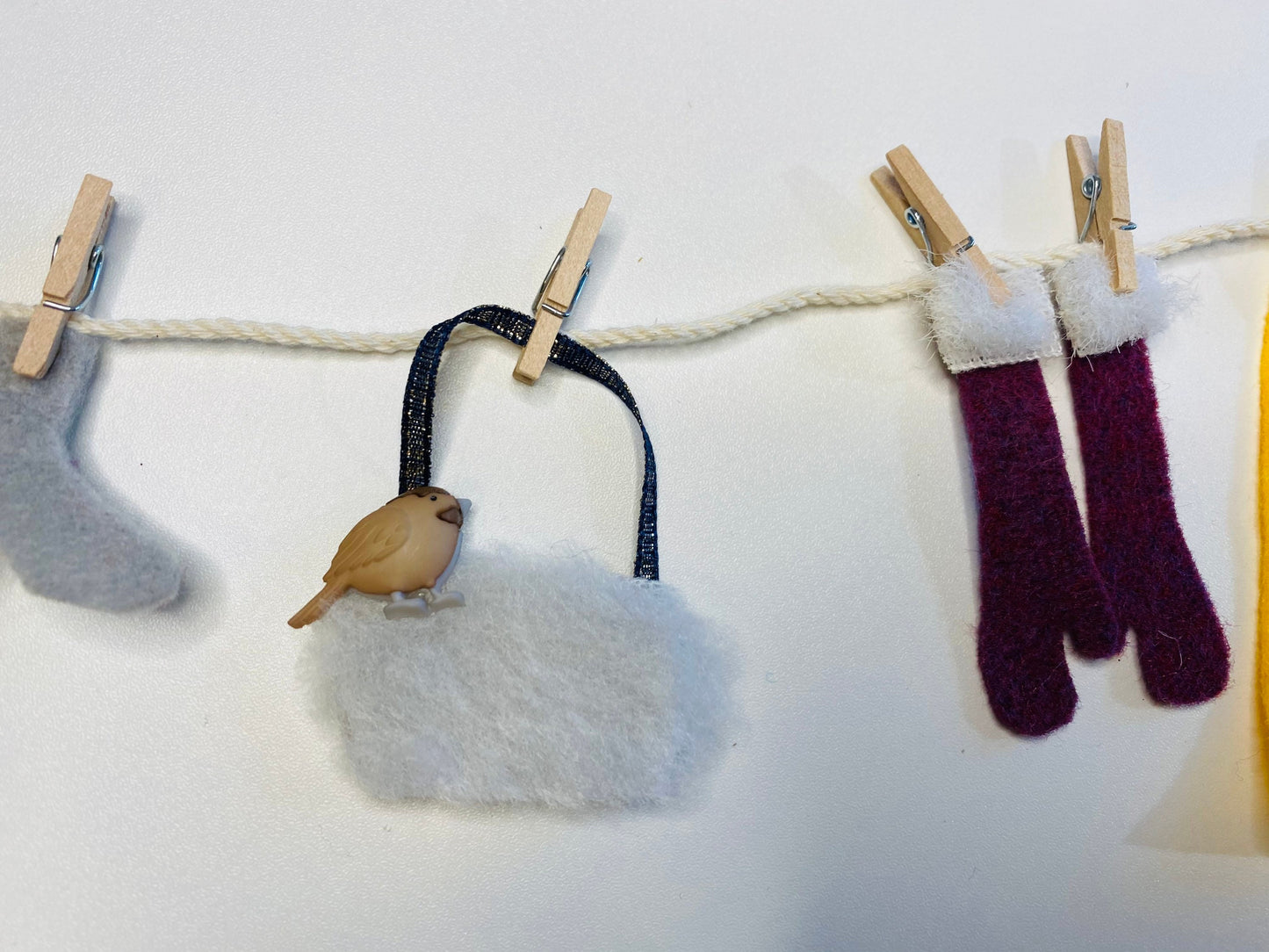 Old Fashioned Winter Miniature Felt Clothesline Garland Banner Bunting Wall Hanging Decoration