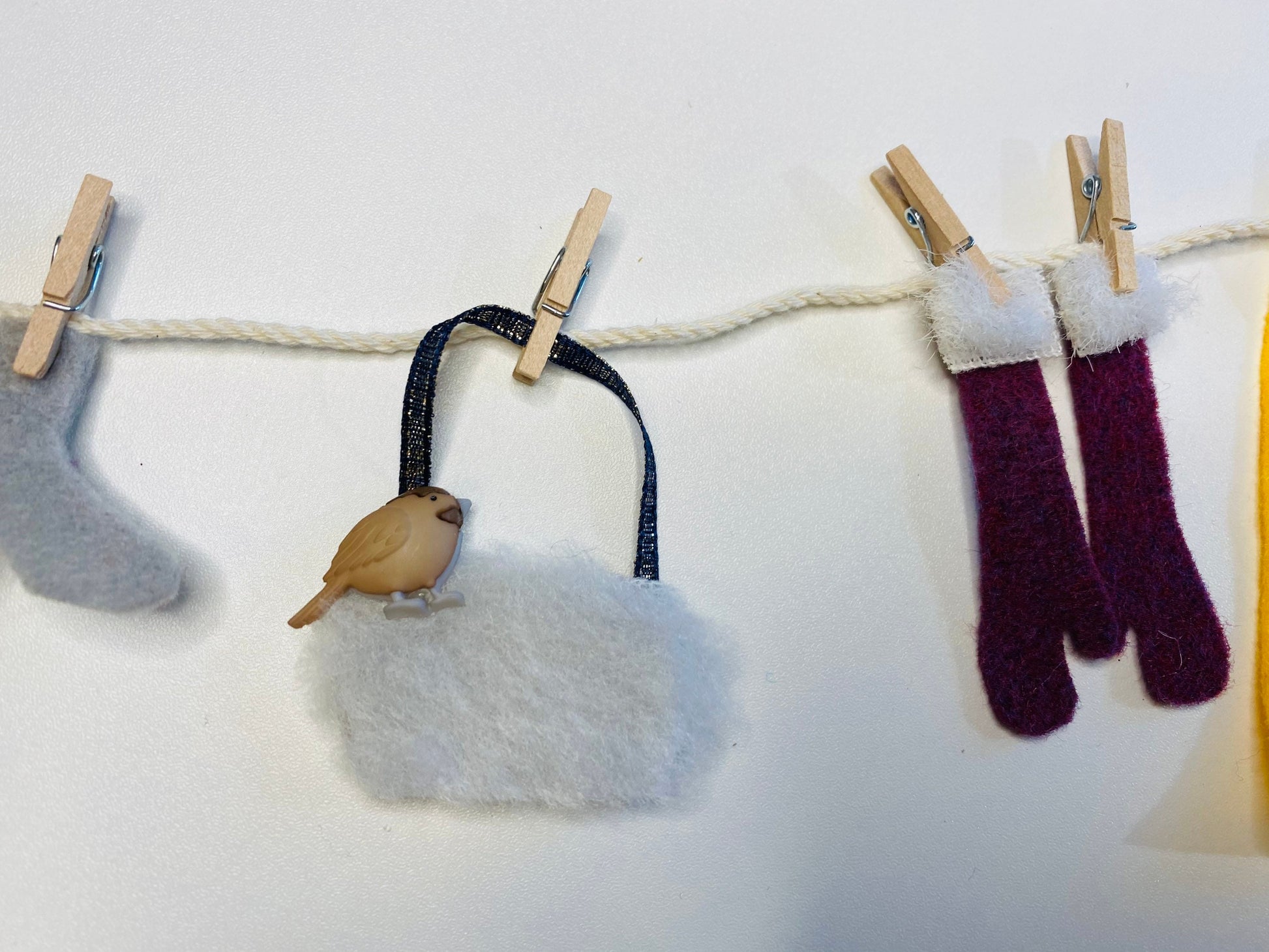 Old Fashioned Winter Miniature Felt Clothesline Garland Banner Bunting Wall Hanging Decoration