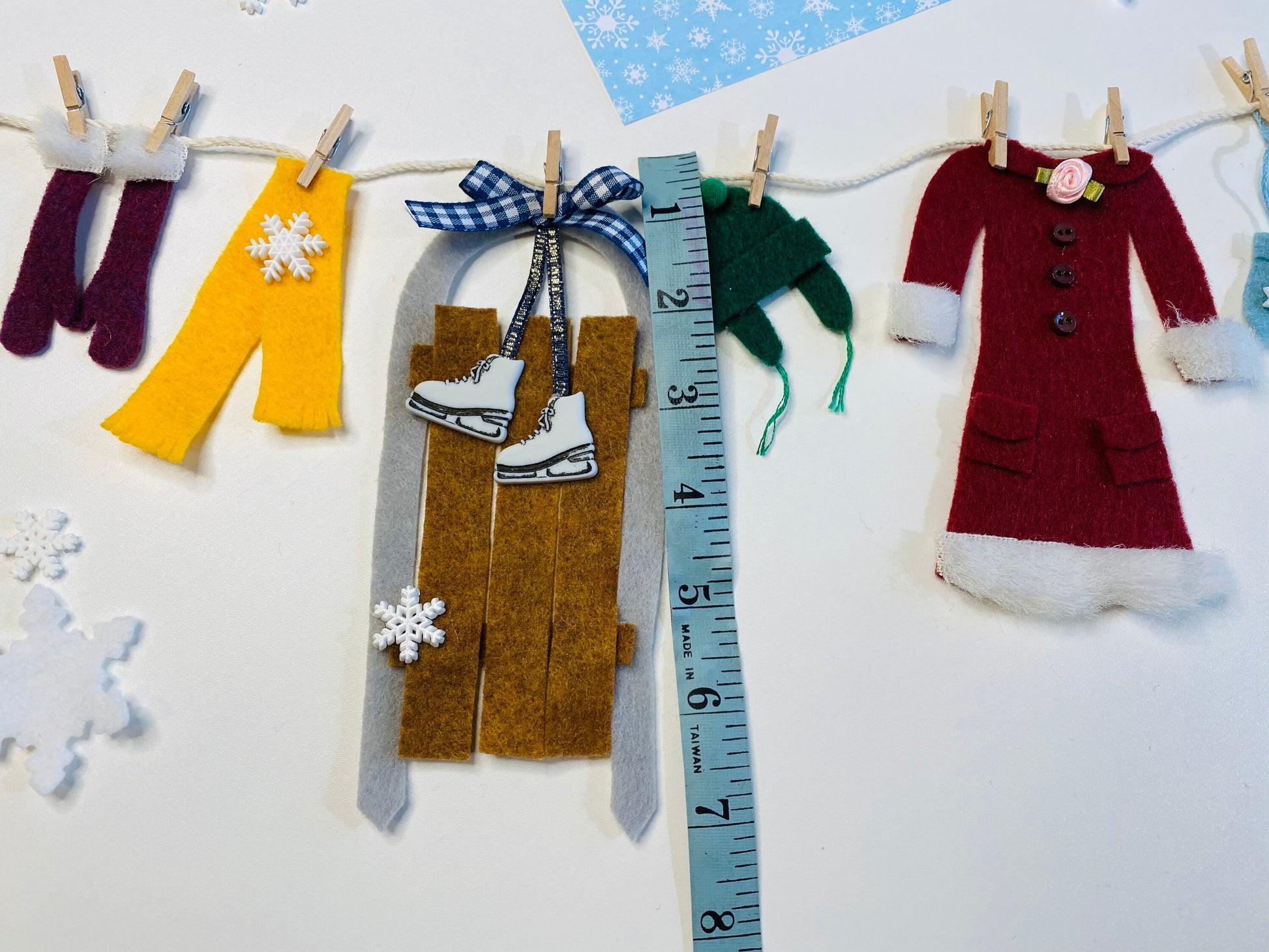 Old Fashioned Winter Miniature Felt Clothesline Garland Banner Bunting Wall Hanging Decoration