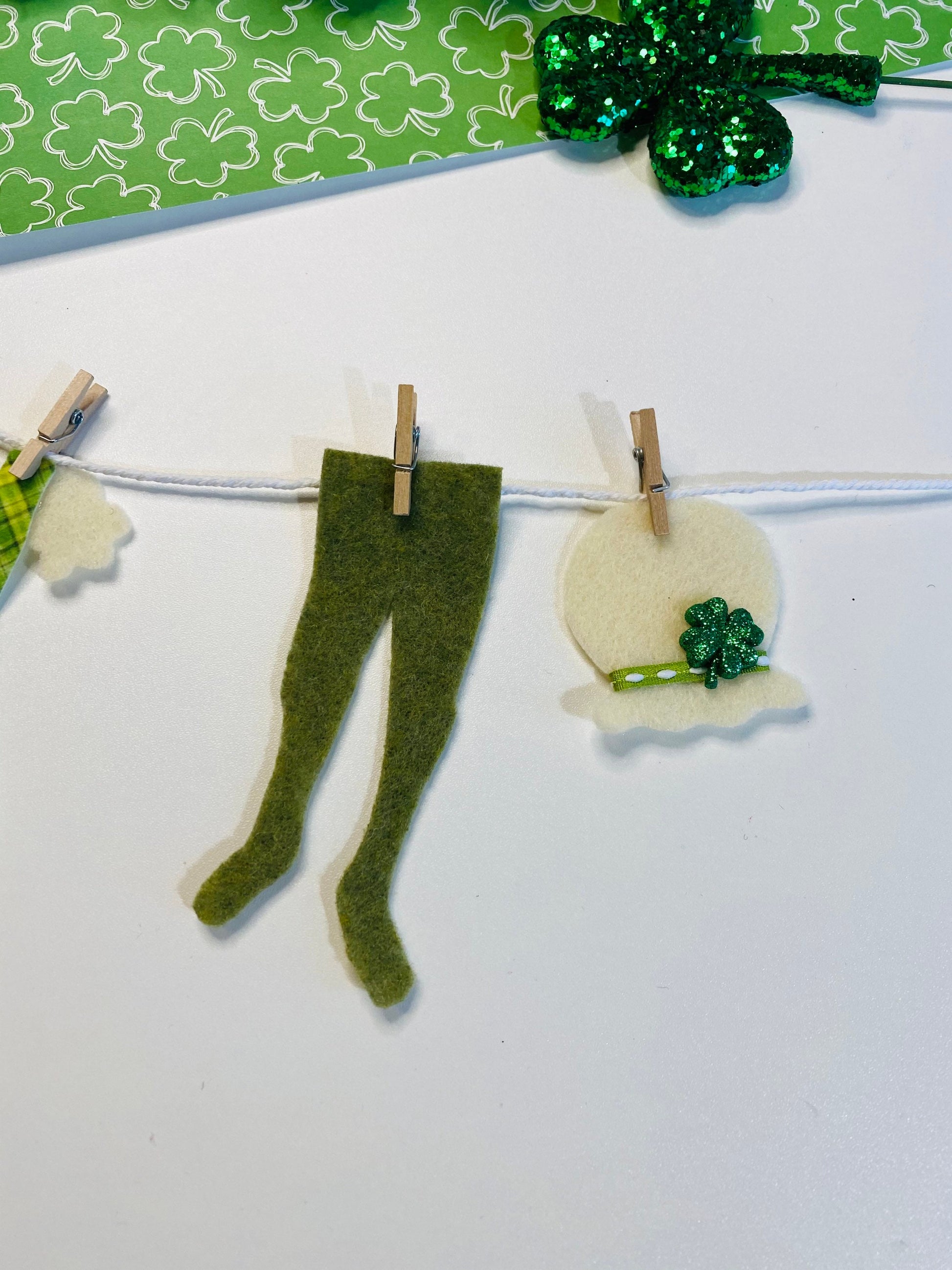 Leprechaun Man & Woman Clothesline Set of 2 Miniature Felt Clothesline Banner Garland Bunting Wall Hanging Decorations for St. Patrick’s Day