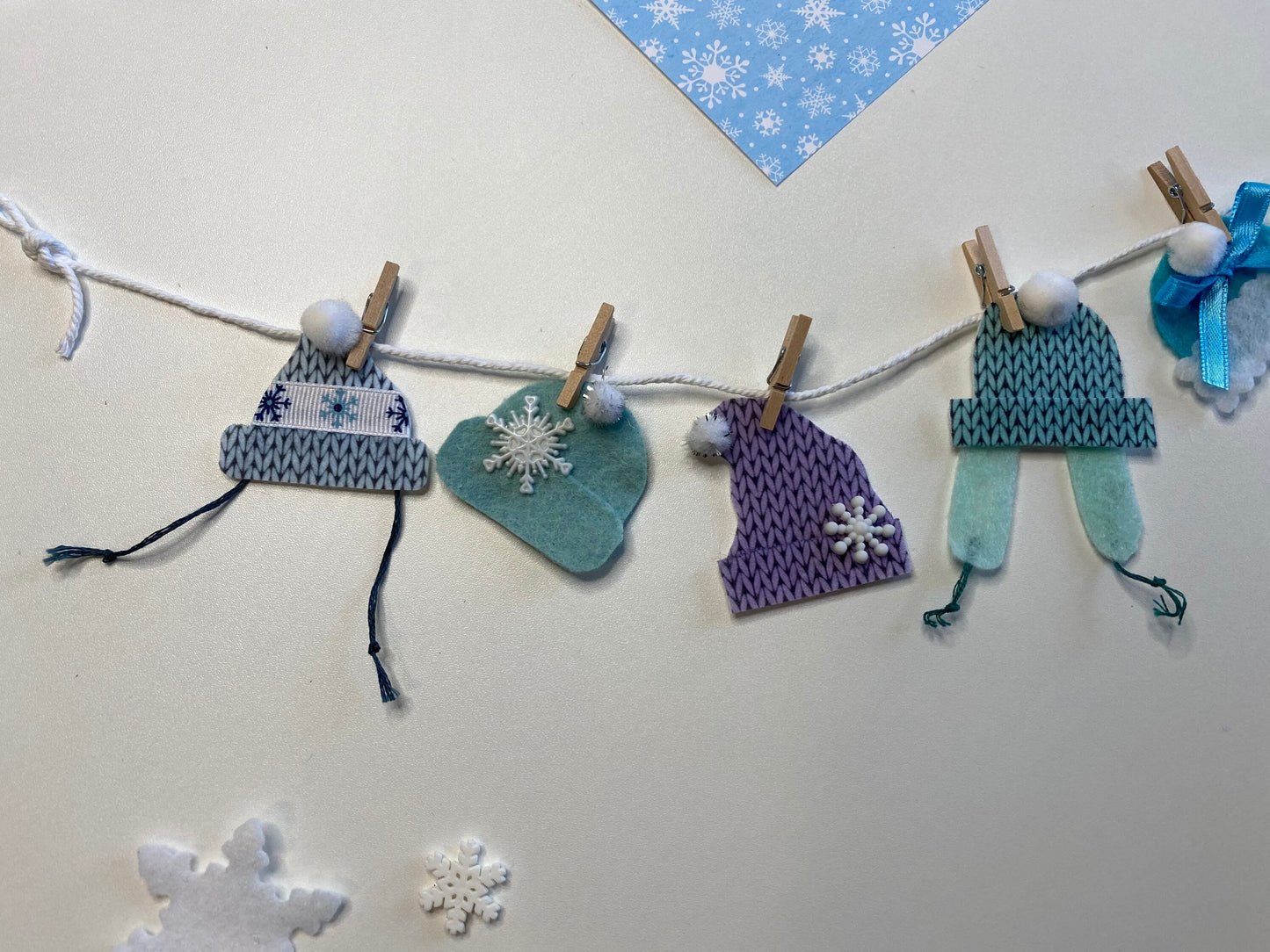 Felt Winter Hat Miniature Clothesline Banner Garland Bunting Wall Hanging Decoration