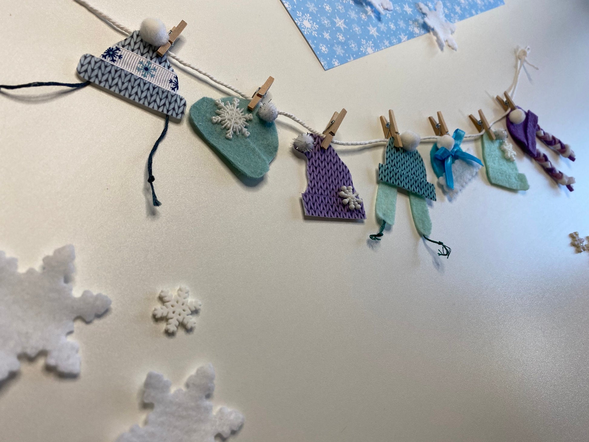 Felt Winter Hat Miniature Clothesline Banner Garland Bunting Wall Hanging Decoration