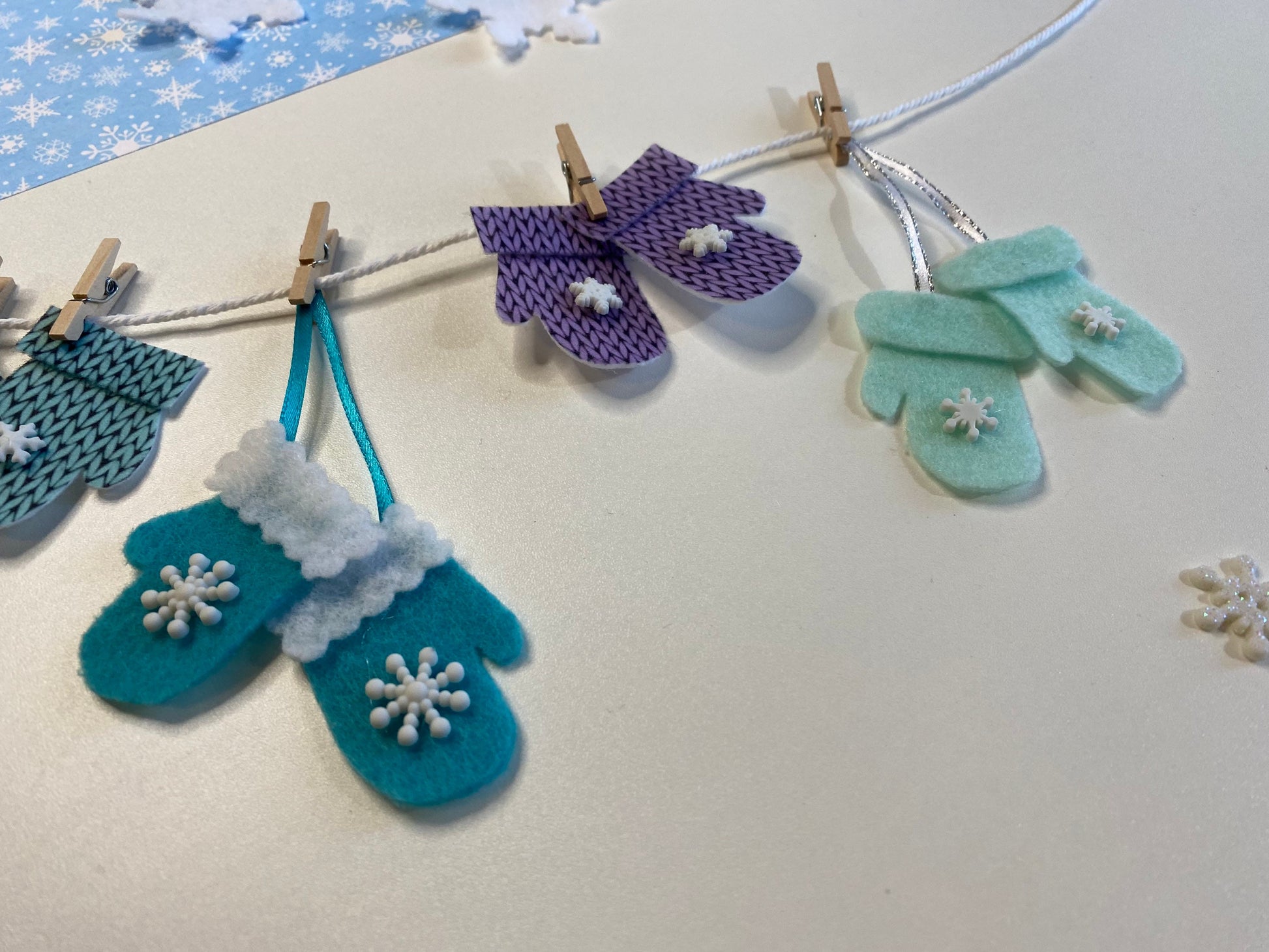 Winter Mittens Miniature Felt Clothesline Banner Garland Bunting Wall Hanging for Decoration
