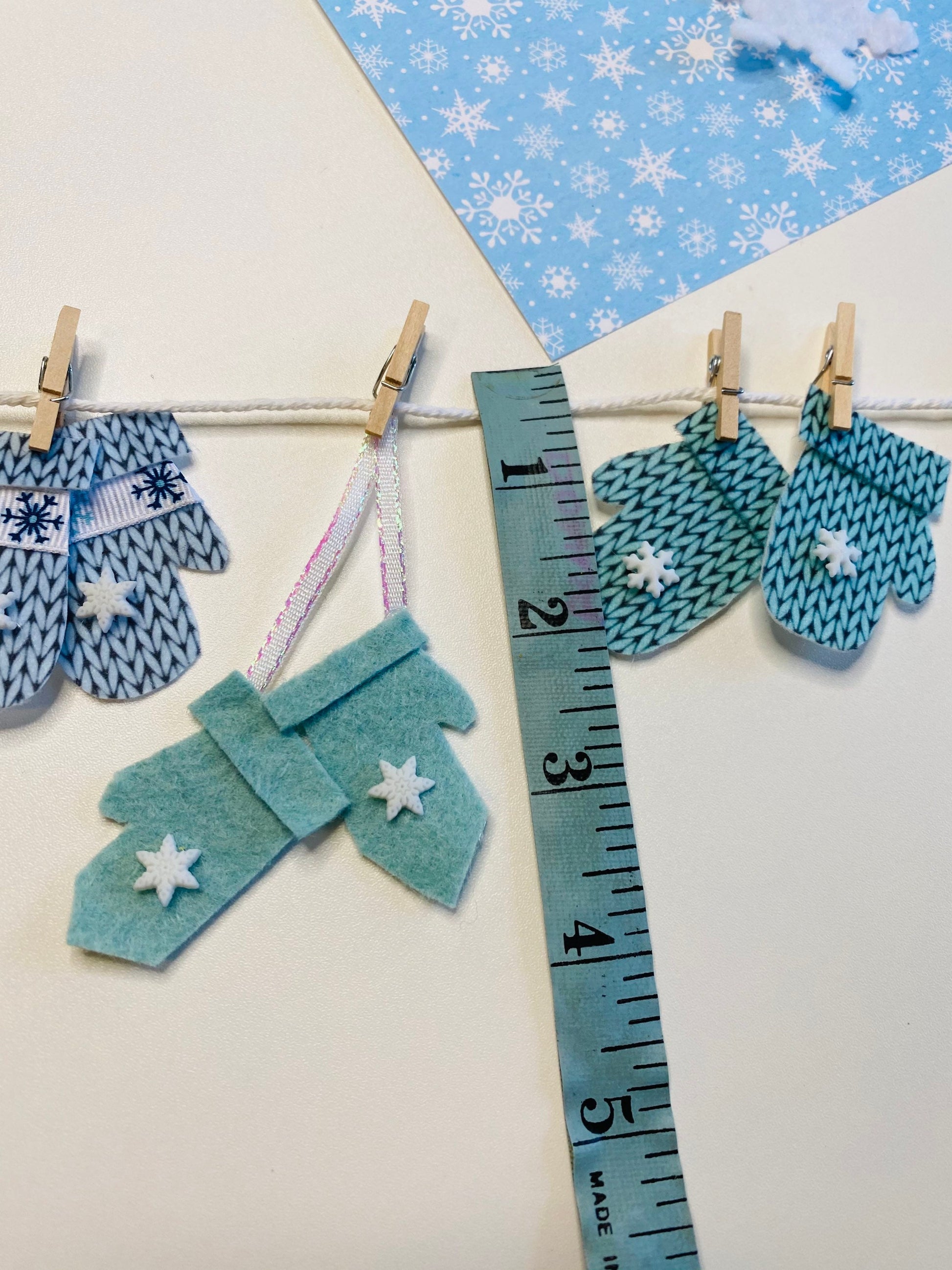 Winter Mittens Miniature Felt Clothesline Banner Garland Bunting Wall Hanging for Decoration