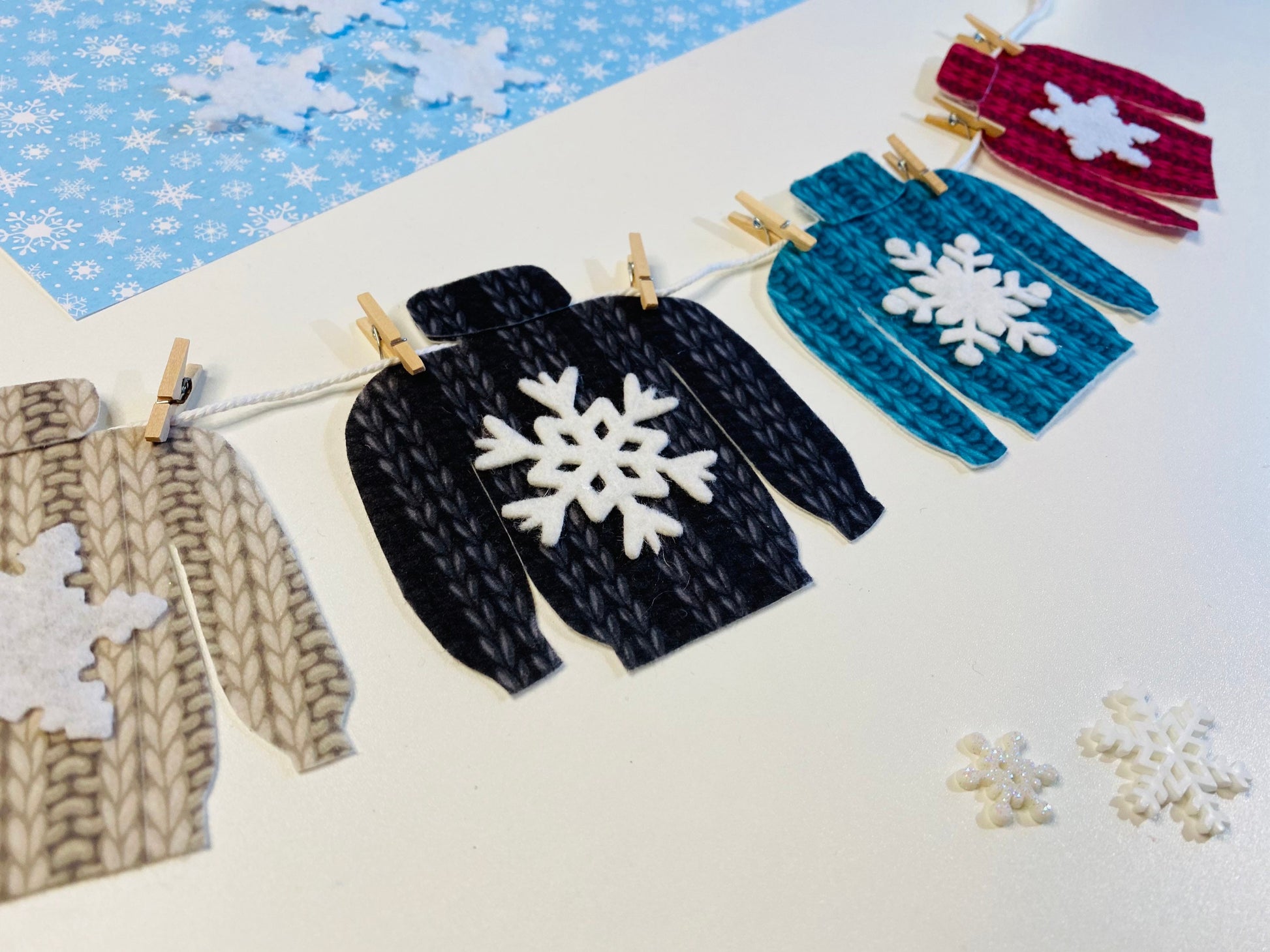 Winter Sweaters with Snowflakes Felt Miniature Clothesline Banner Garland Bunting Wall Hanging Decoration