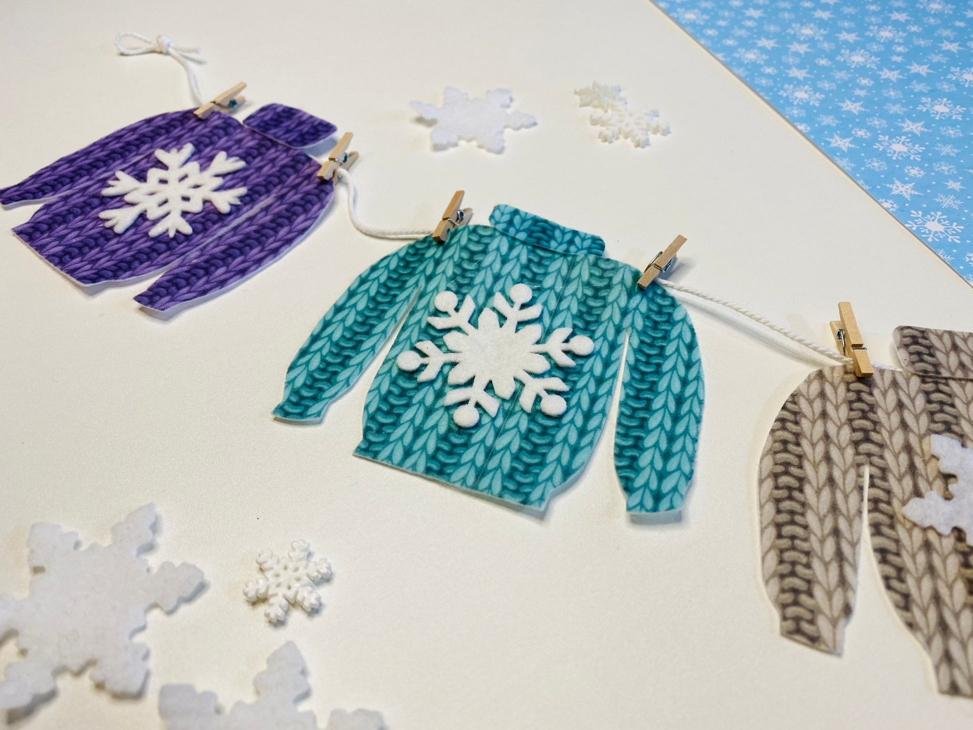 Winter Sweaters with Snowflakes Felt Miniature Clothesline Banner Garland Bunting Wall Hanging Decoration