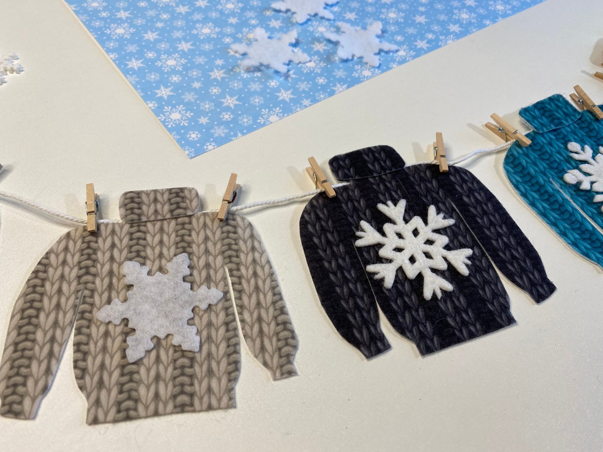 Winter Sweaters with Snowflakes Felt Miniature Clothesline Banner Garland Bunting Wall Hanging Decoration