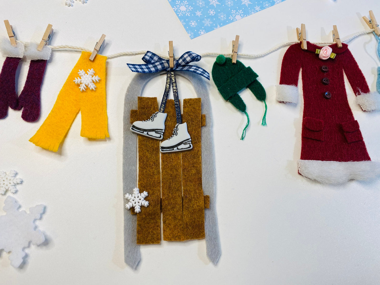 Old Fashioned Winter Miniature Felt Clothesline Garland Banner Bunting Wall Hanging Decoration