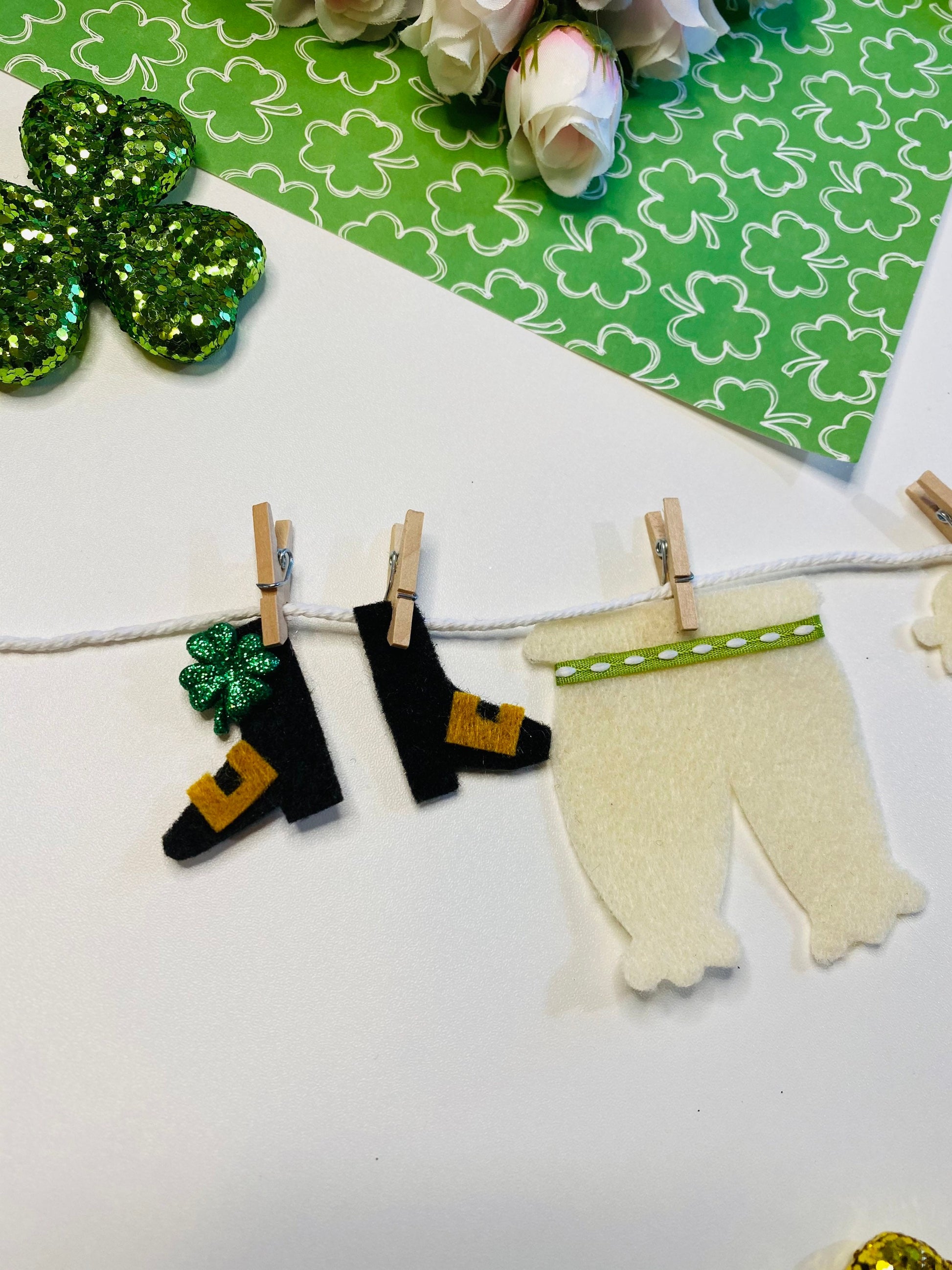 Leprechaun Man & Woman Clothesline Set of 2 Miniature Felt Clothesline Banner Garland Bunting Wall Hanging Decorations for St. Patrick’s Day