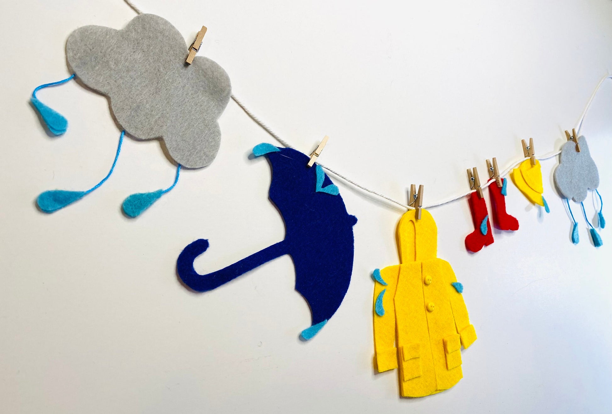 Miniature Felt Raincoat and Umbrella Clothesline April Showers Banner Garland Bunting Wall Hanging for Decoration