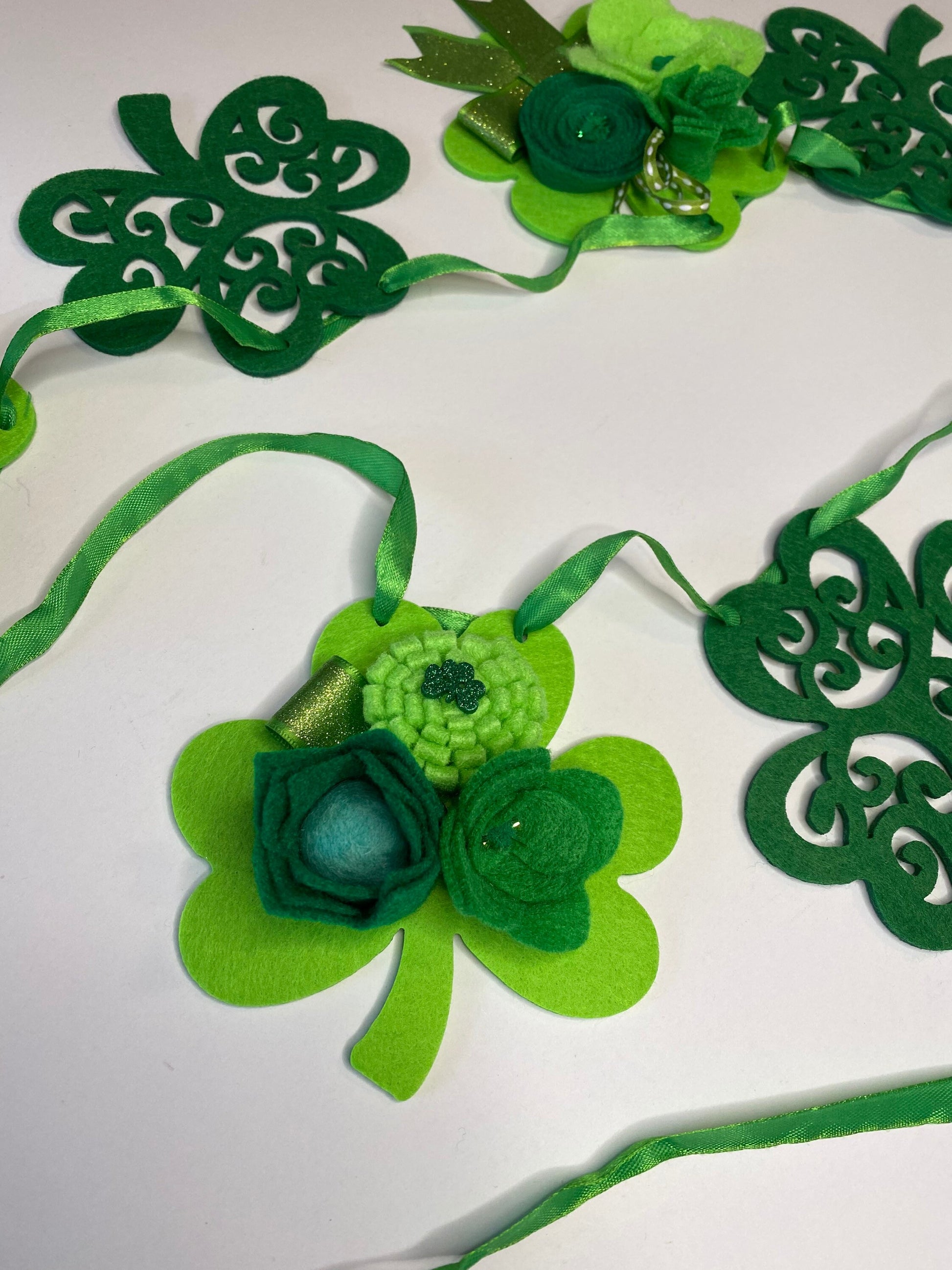 Shamrock Clover St. Patrick’s Day Banner with Felt Flowers and Ladybug Bunting Wall Hanging Decoration