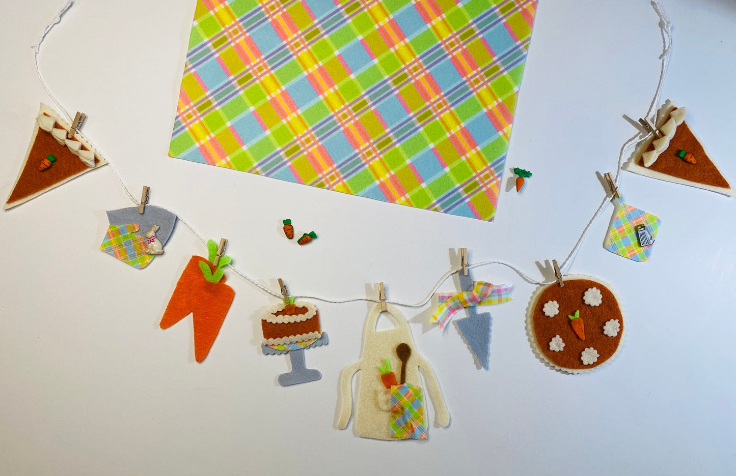 Carrot Cake Easter Baking Miniature Felt Clothesline Banner Garland Bunting Wall Hanging for Spring