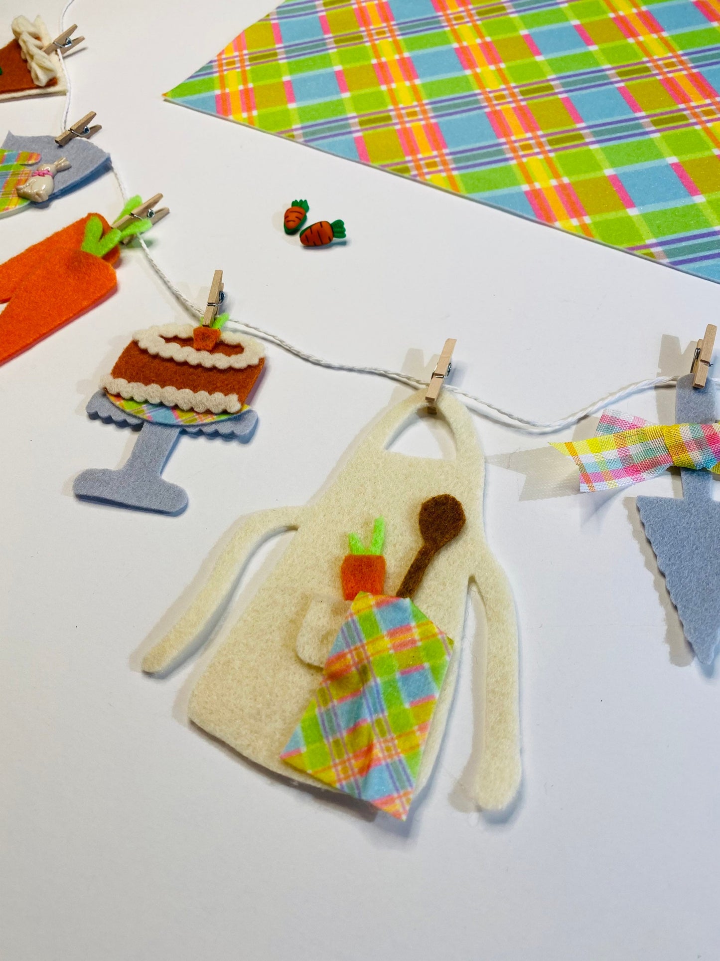 Carrot Cake Easter Baking Miniature Felt Clothesline Banner Garland Bunting Wall Hanging for Spring