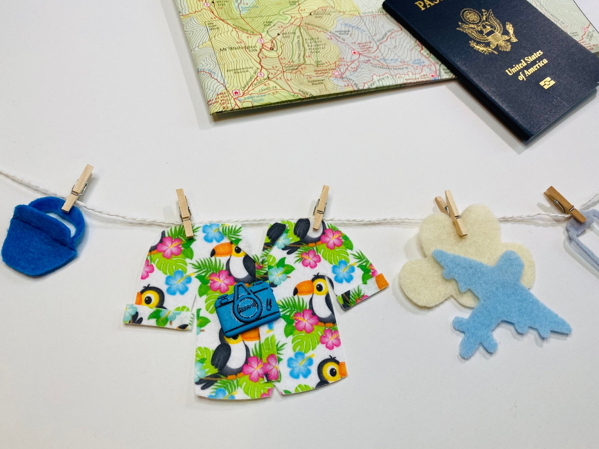 Traveler's Clothesline Banner, Tourist Bunting, Gift for Travel Lovers, Jetsetters Garland, Bon Voyage Themed Décor