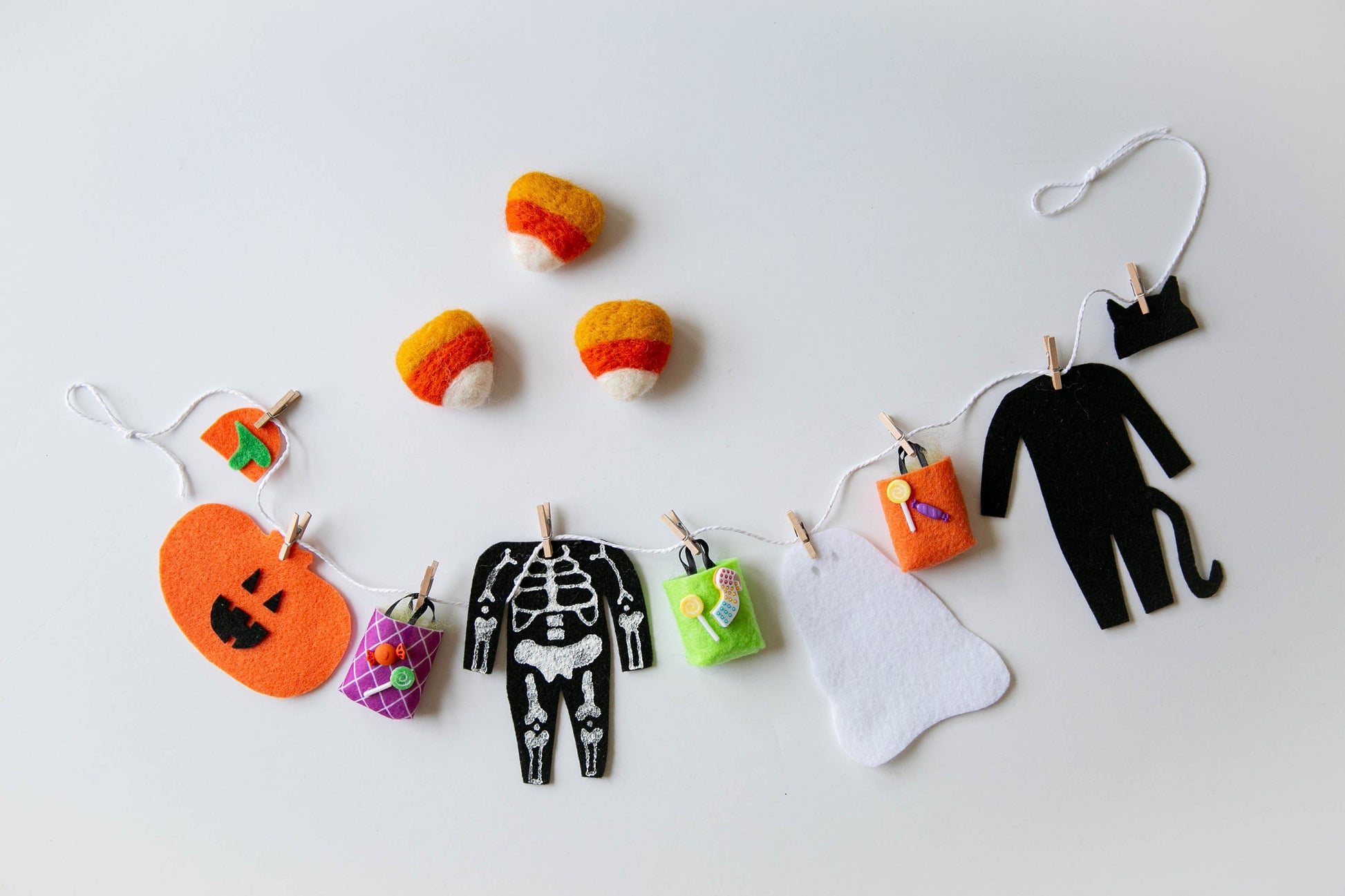 Halloween Trick or Treat Kid's Costume Miniature Felt Clothesline Banner Bunting Garland Home Decoration Wall Hanging Fall Autumn Harvest