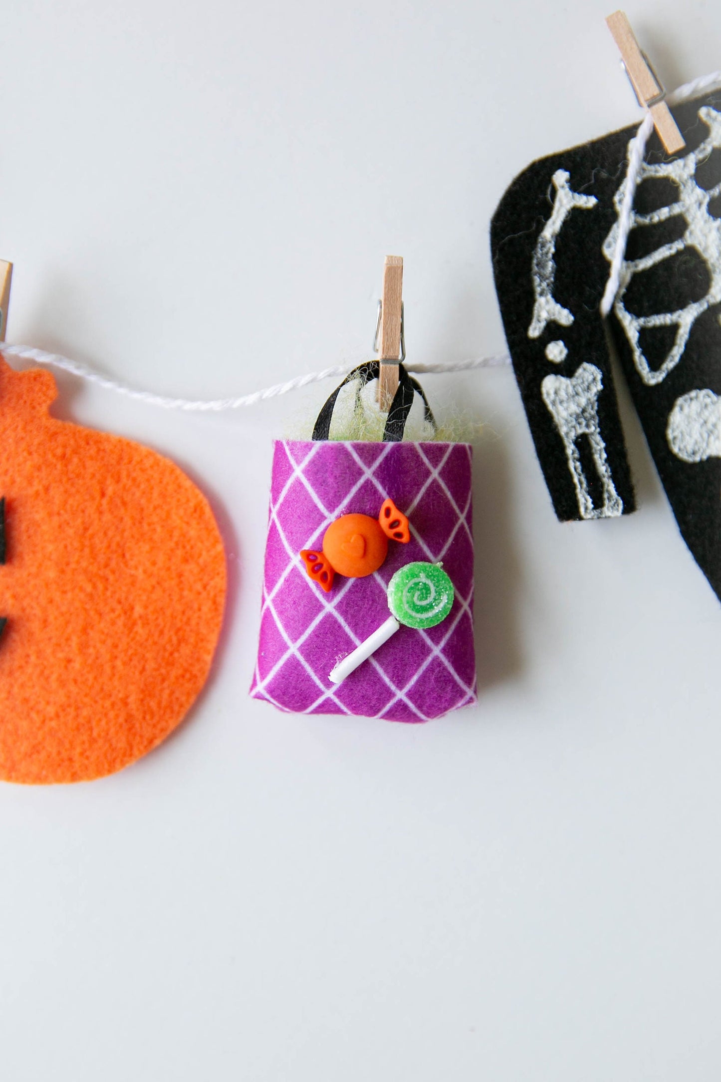 Halloween Trick or Treat Kid's Costume Miniature Felt Clothesline Banner Bunting Garland Home Decoration Wall Hanging Fall Autumn Harvest