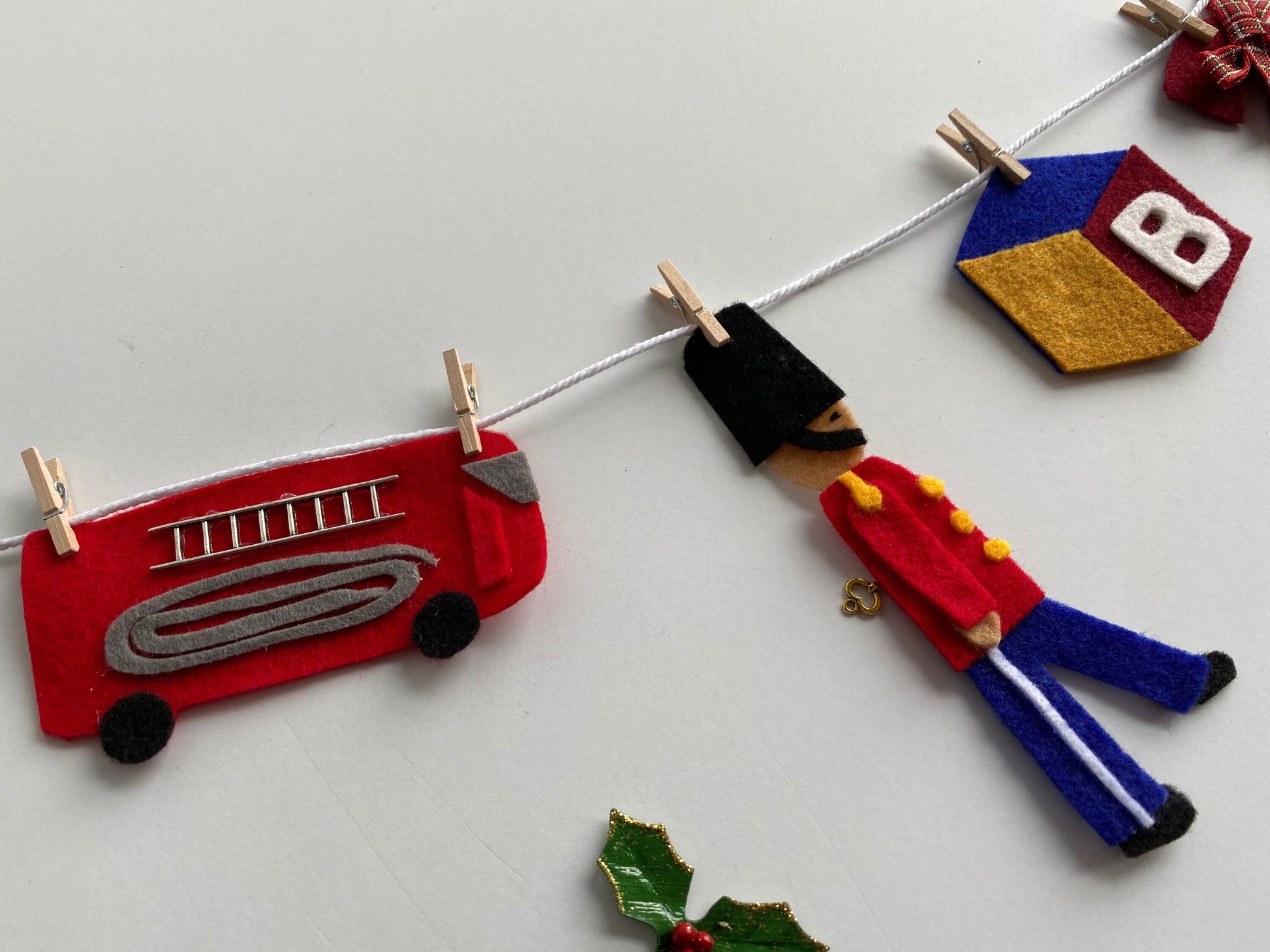 Vintage-Inspired Toys Miniature Felt Christmas Banner Wall Hanging Decoration Garland Bunting