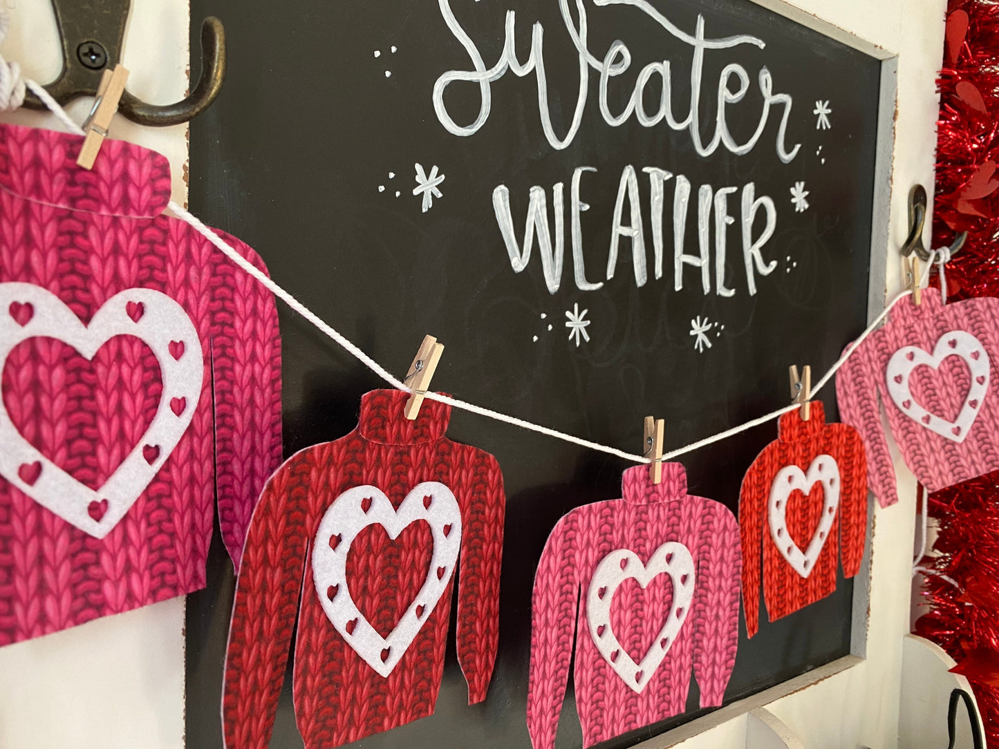 Valentine’s Day Felt Sweater Clothesline Miniature Garland Heart Banner Pink and Red Bunting Decoration Wall Hanging