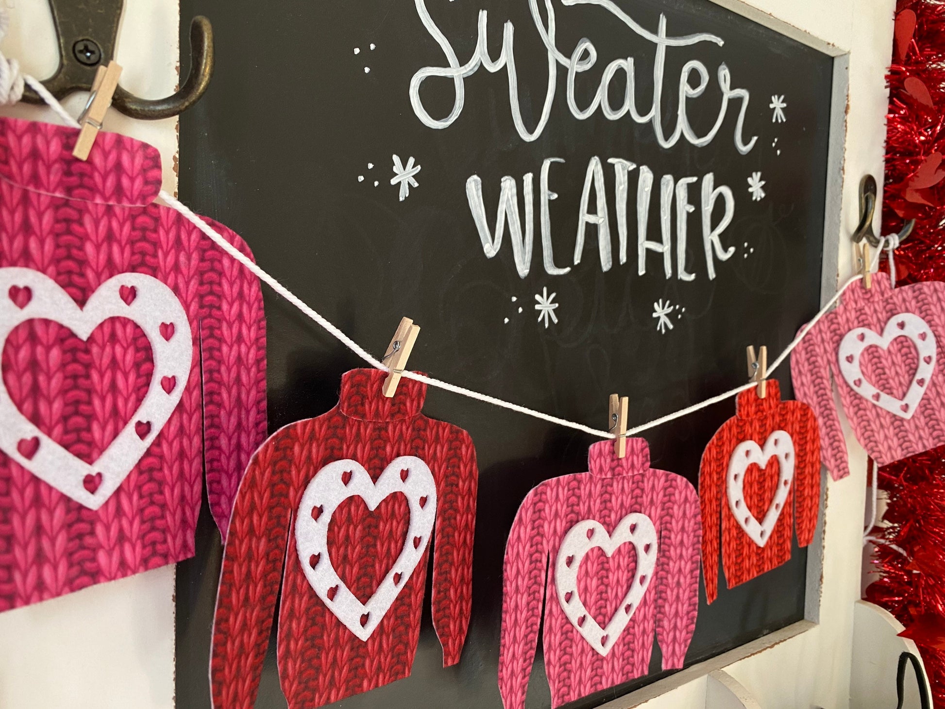 Valentine’s Day Felt Sweater Clothesline Miniature Garland Heart Banner Pink and Red Bunting Decoration Wall Hanging